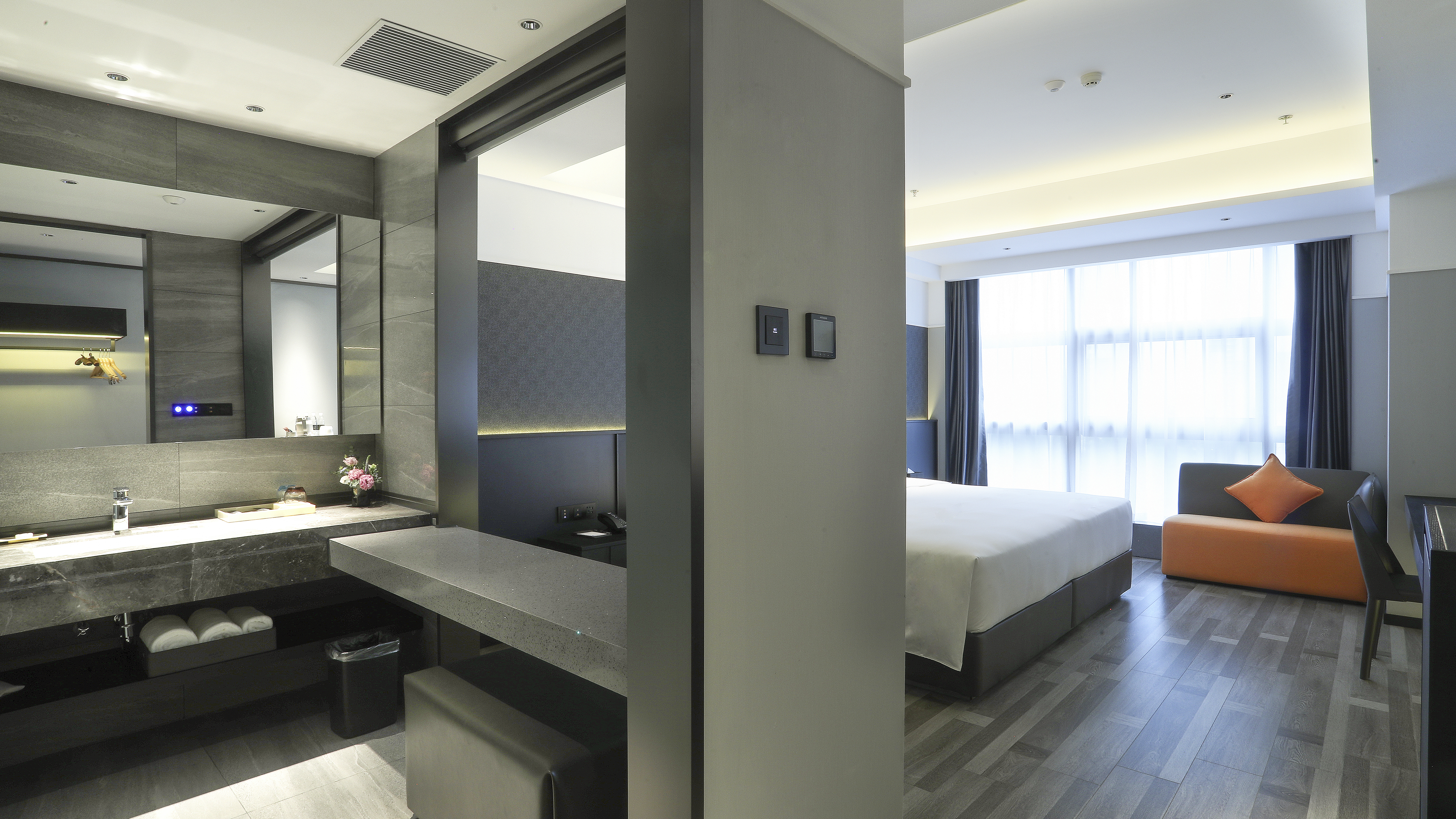 Guestroom (Double Bed) (Window)