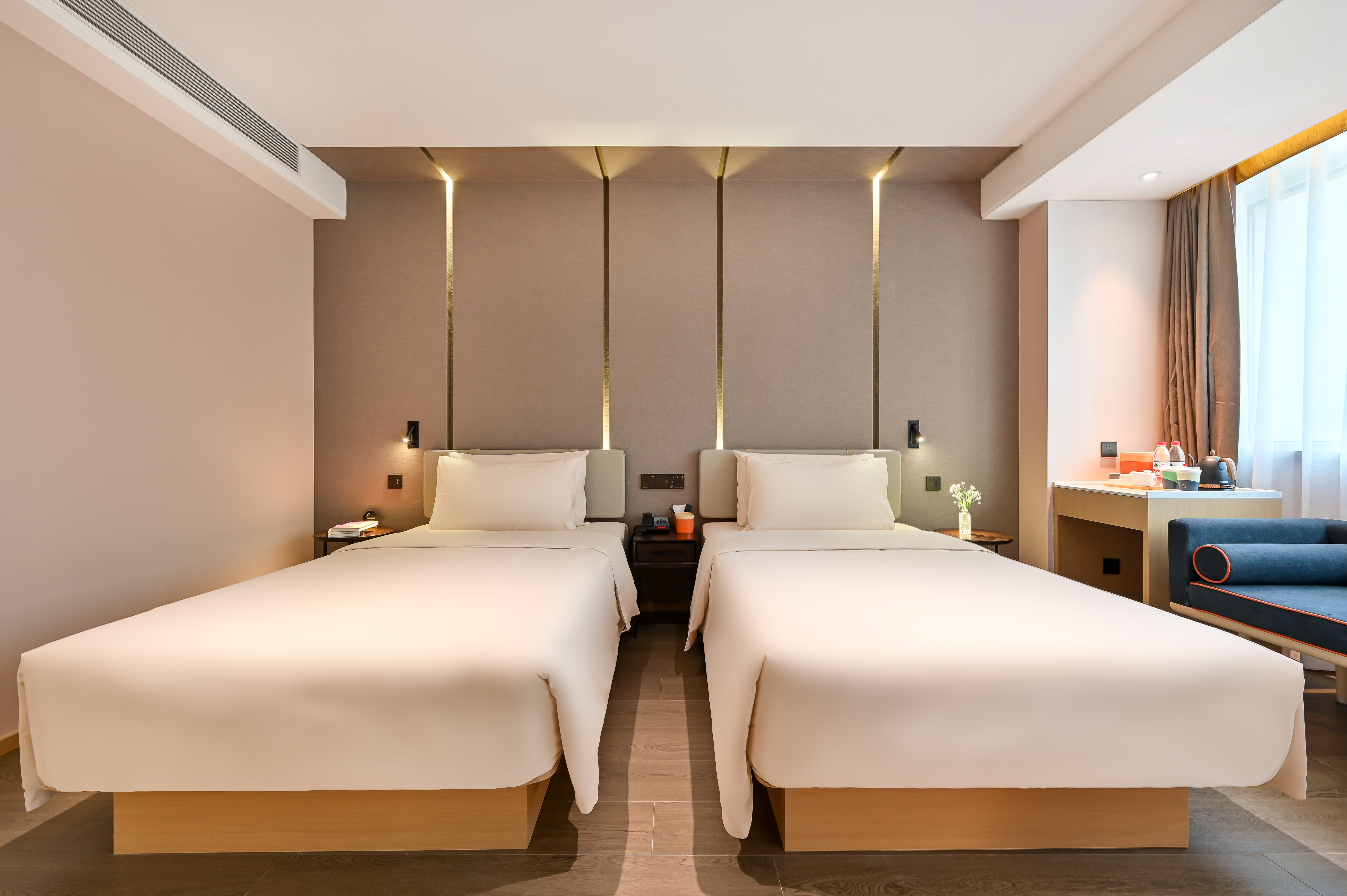 Superior Twin Room (Tv Projection)