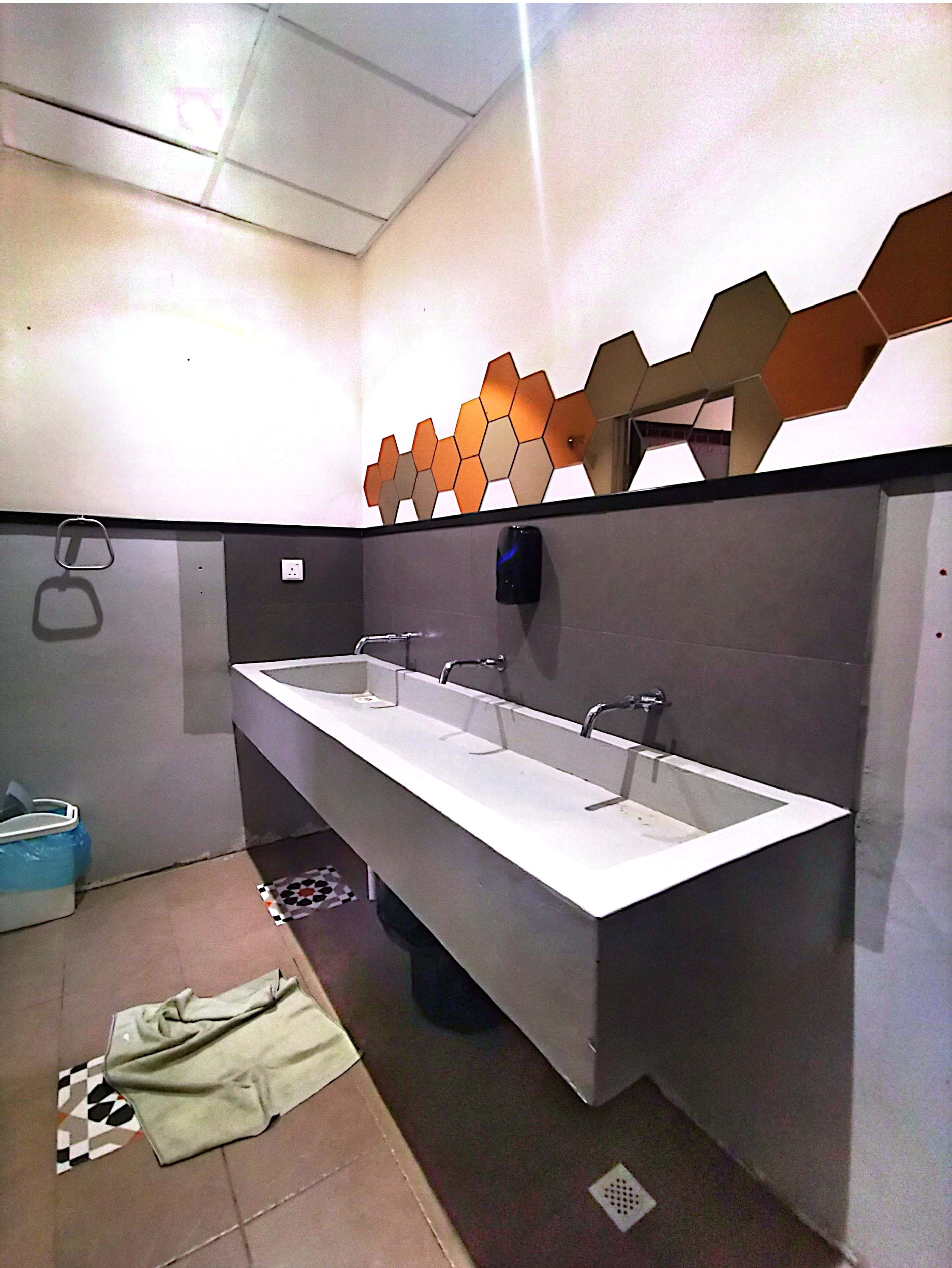 女性胶囊宿舍床位