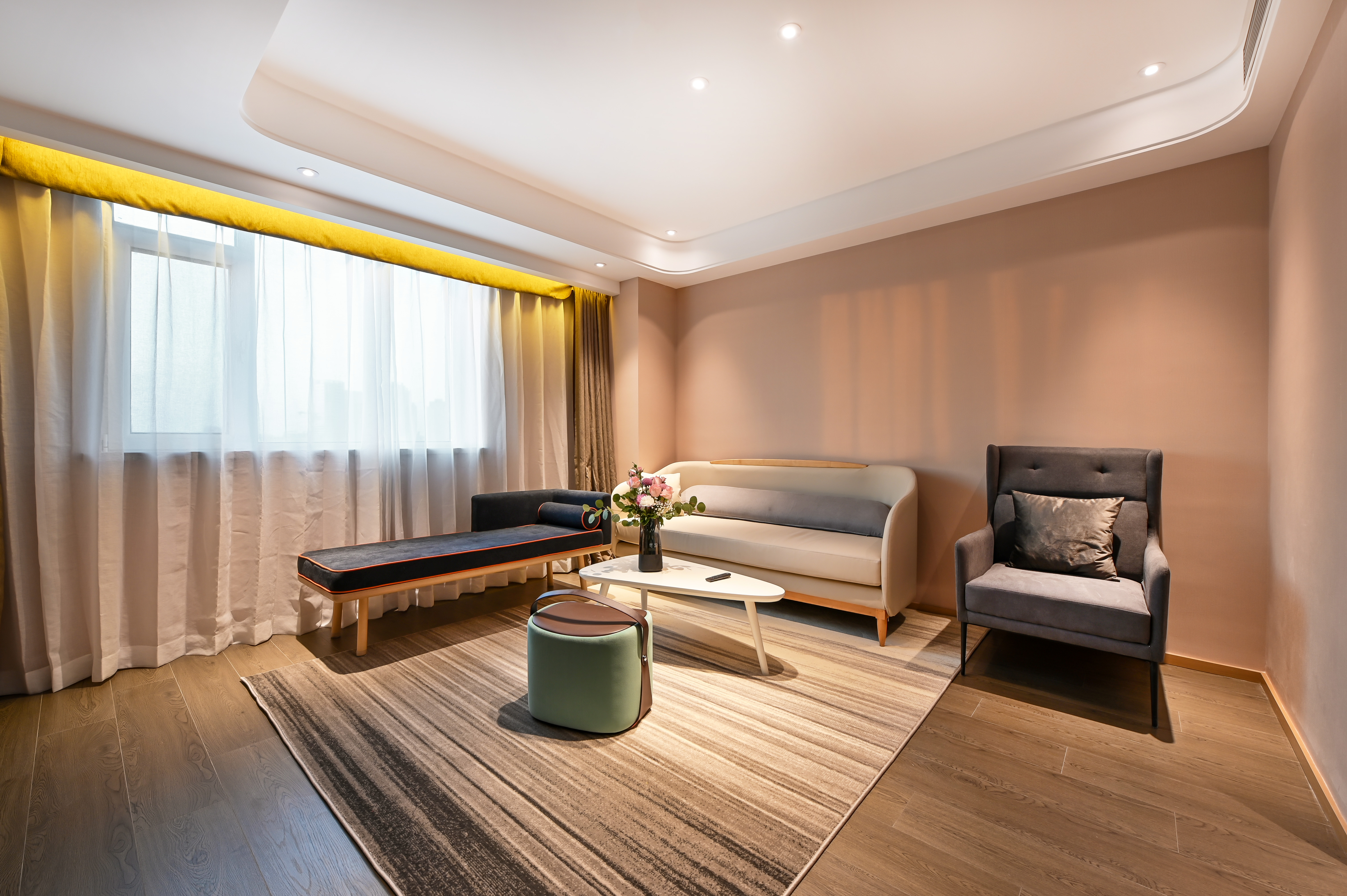 Superior Suite (Small Living Room + Mini Fridge + Tv Projection)