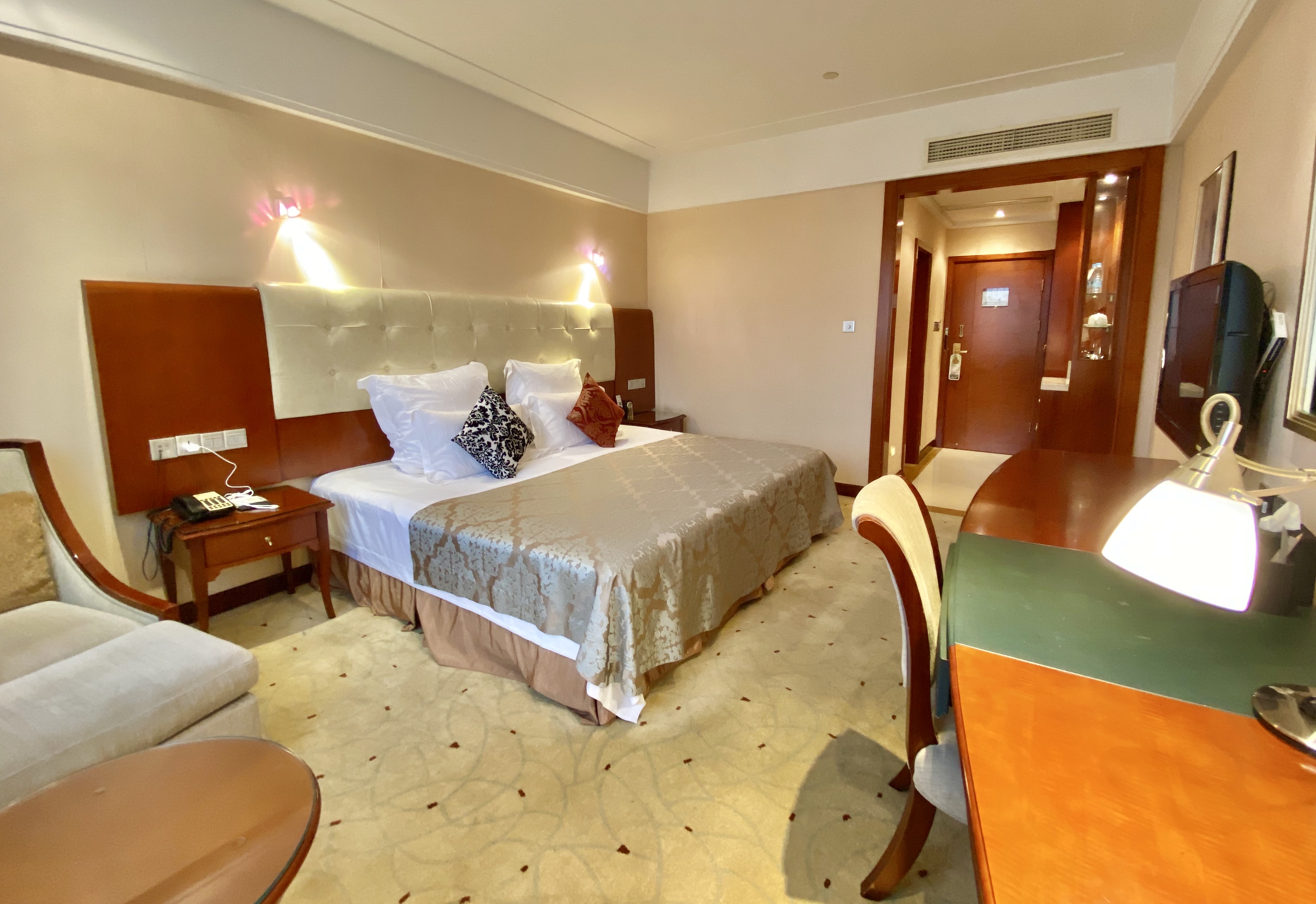 南园高级山景大床房