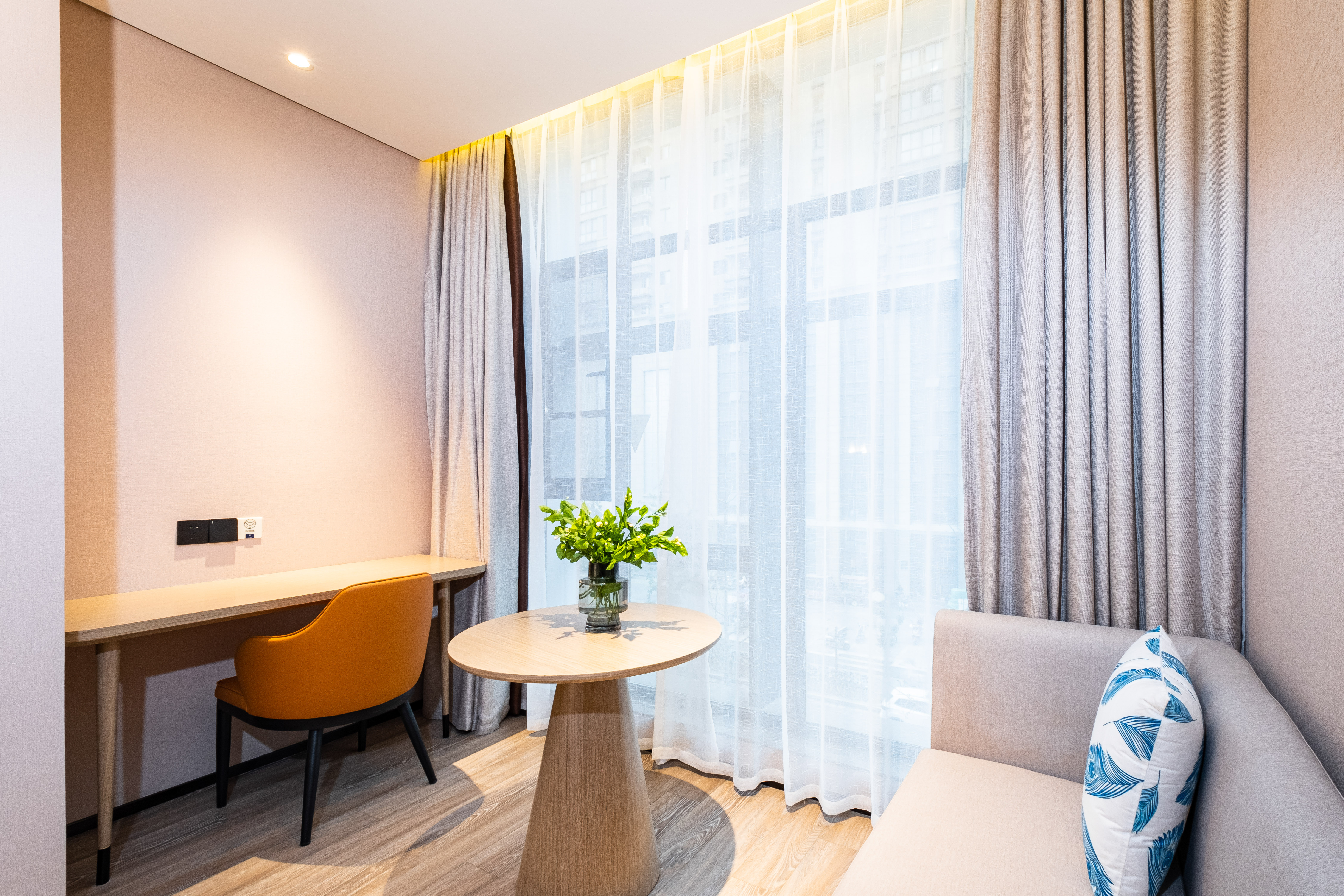 高级大床房（电视投屏+亲肤床品+喜临门床垫）