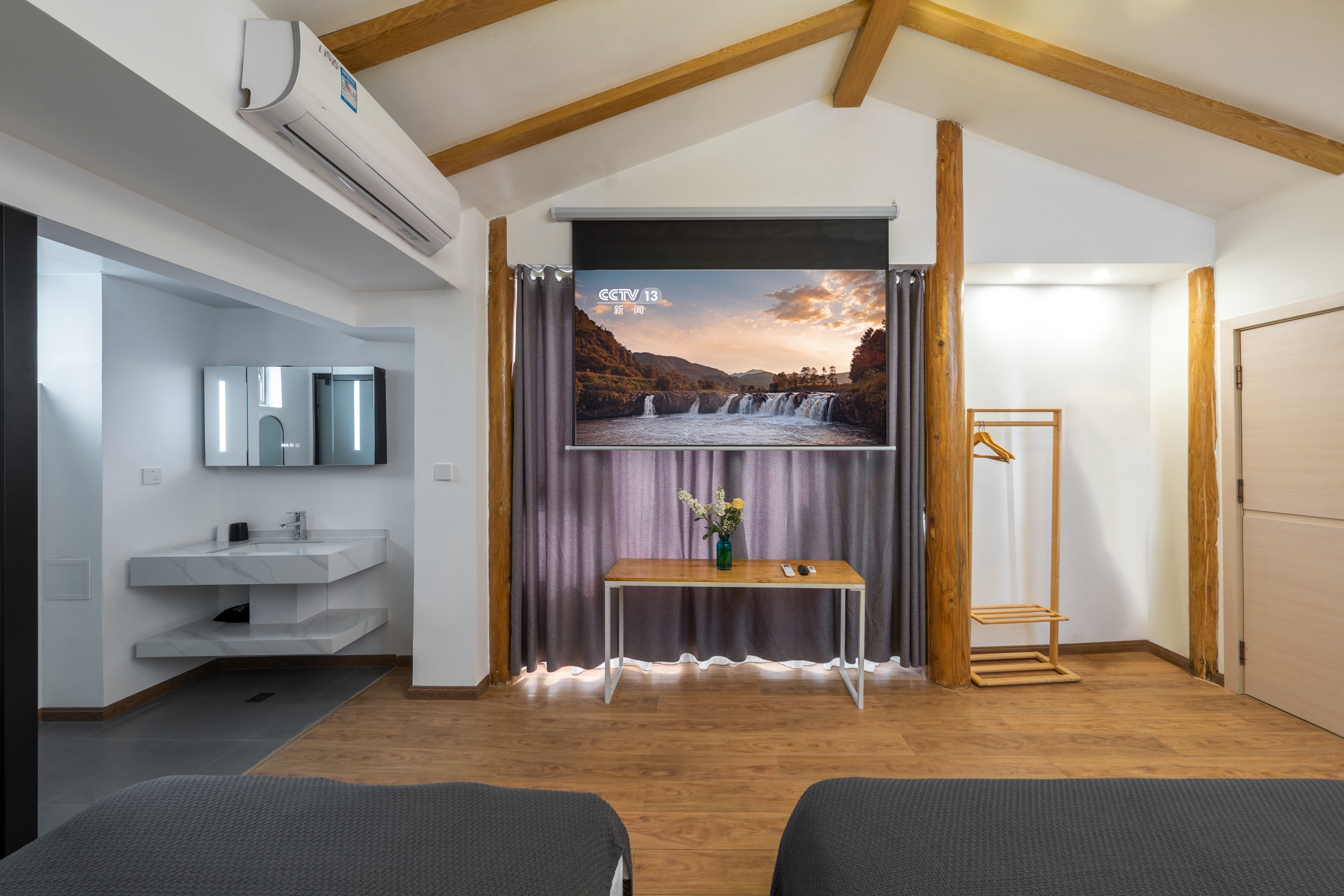 輕奢影音家庭房