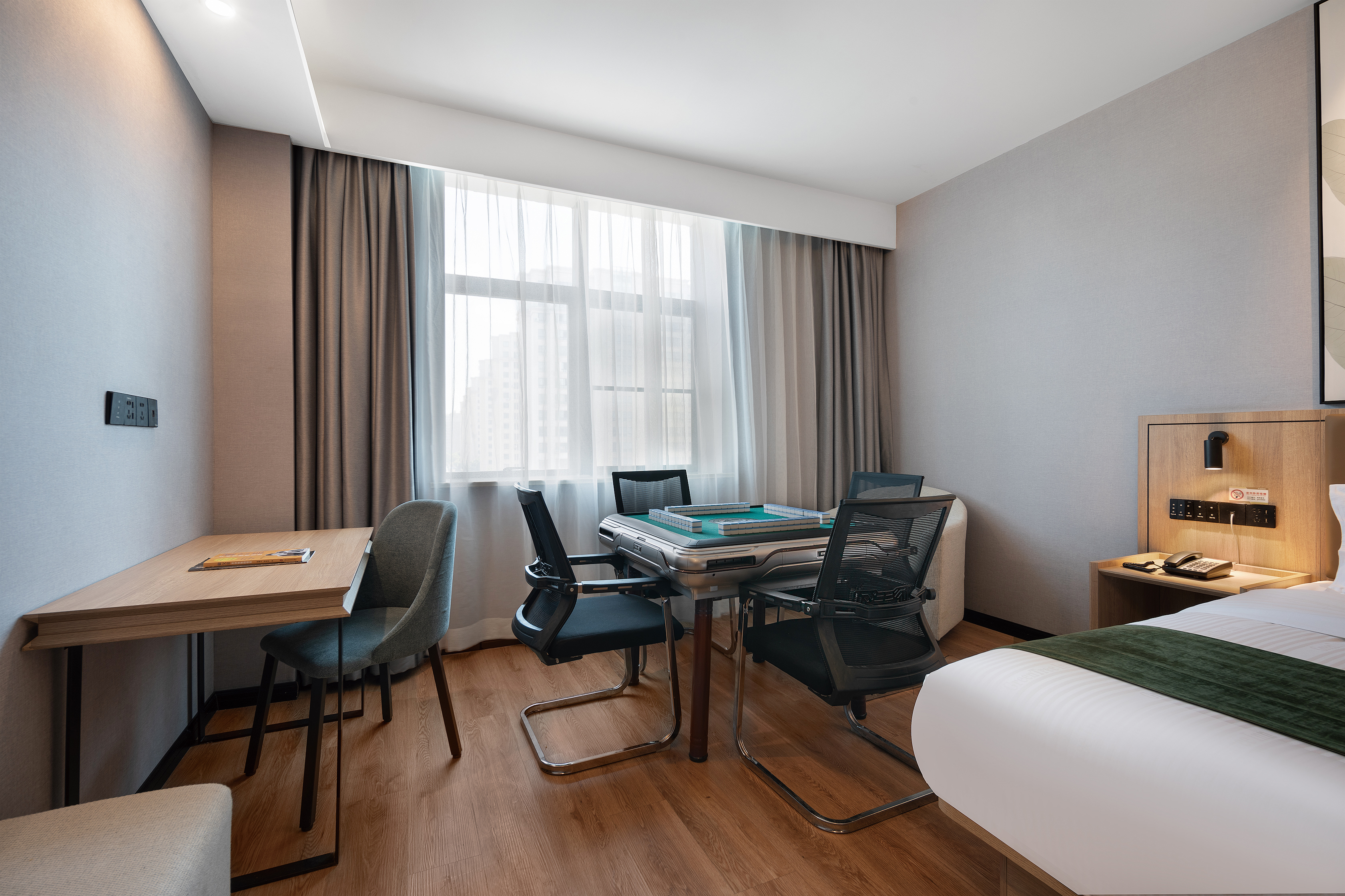 Zhisheng Chess&Cards Double Bed Room (Automated Mahjong Machine)