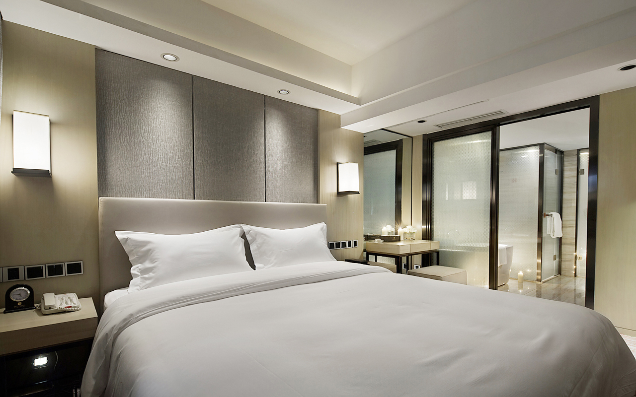 Family Twin Room (Two-Bedroom + Memory Foam Pillows + Tub)