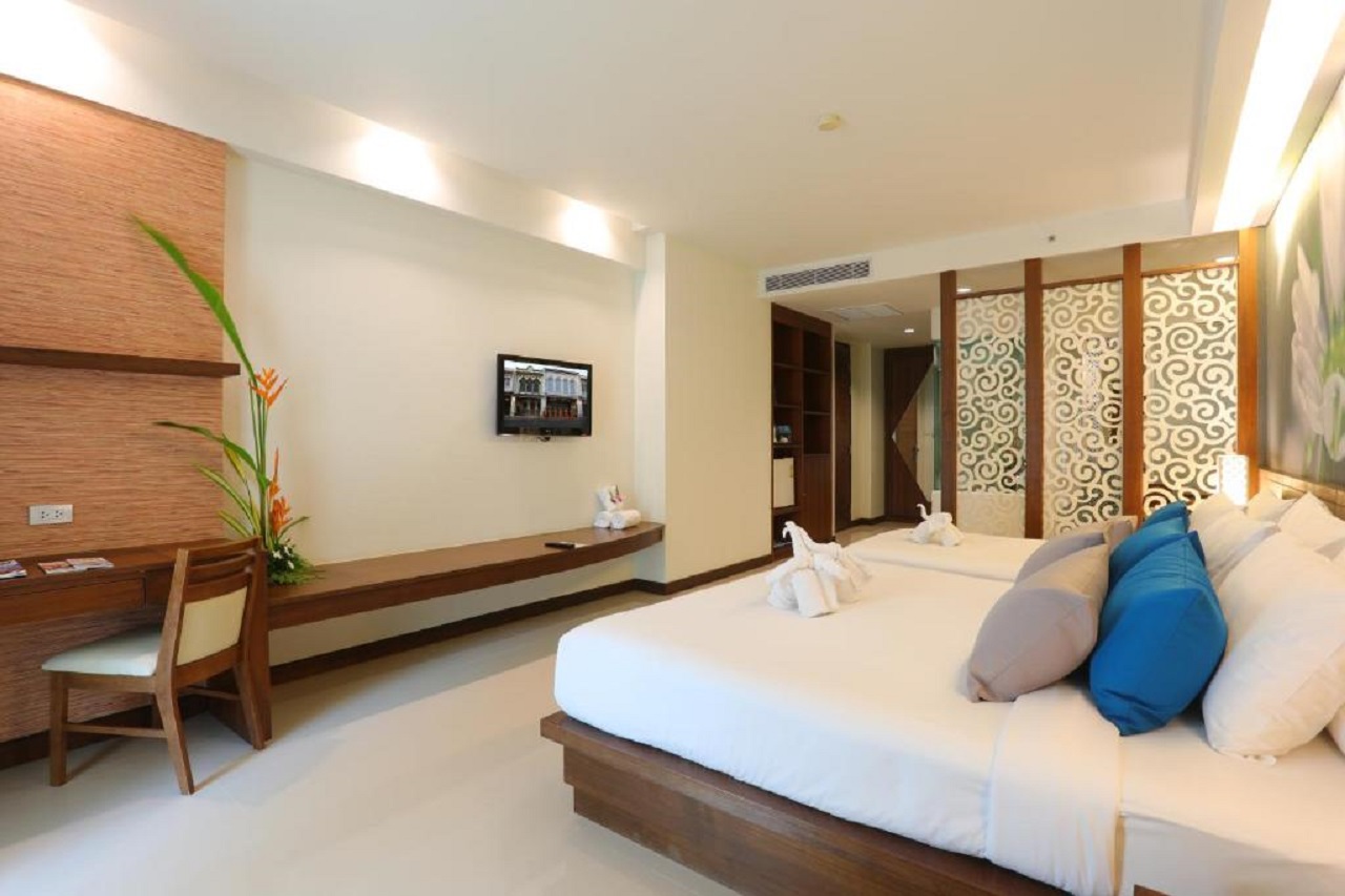 豪華泳池通道樓梯雙床房