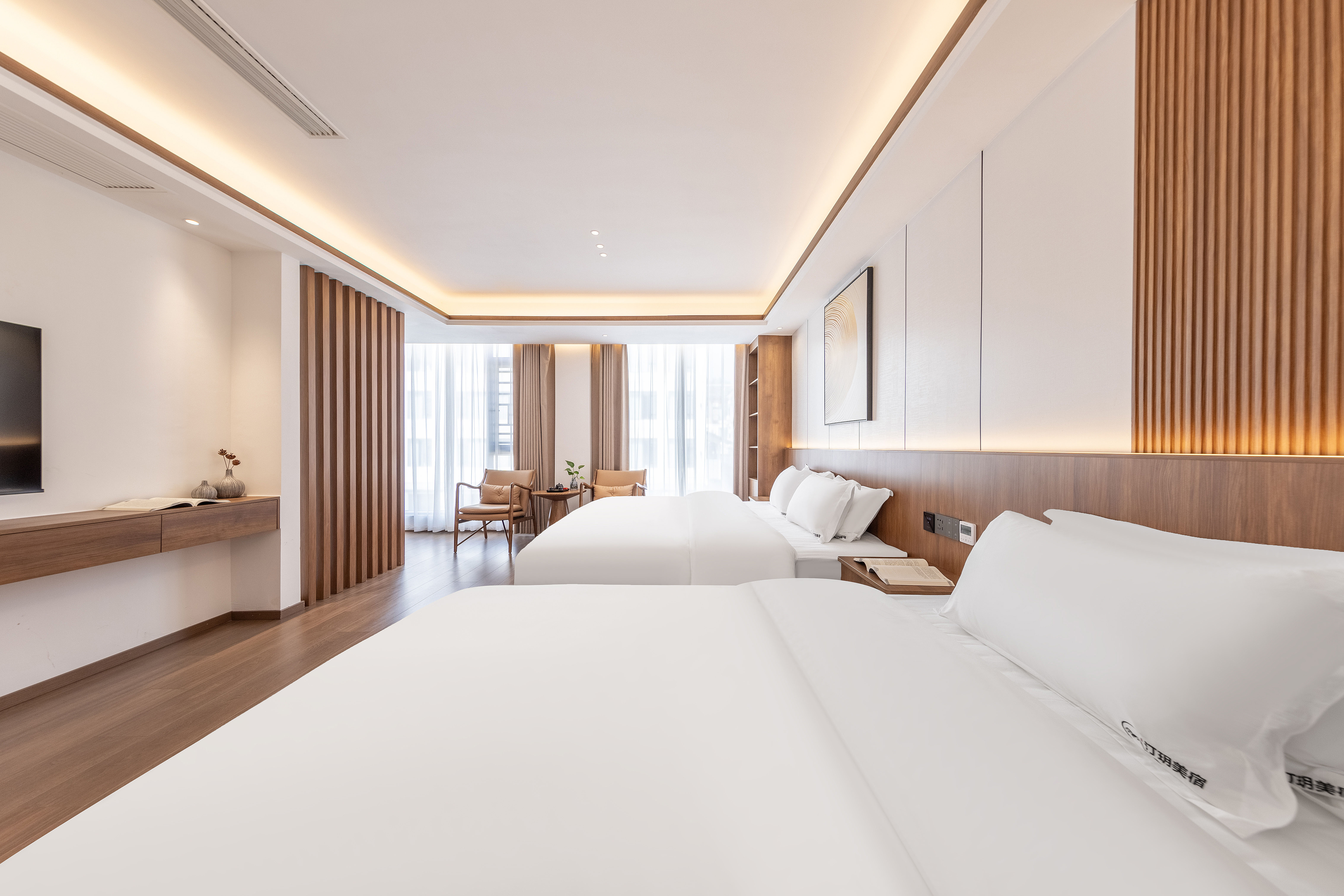 Lunar Gleam Cloud Family Twin Room (Smart Voice Control + Smart Toilet + Bathroom Wet-Dry Separation + Floor-to-Ceiling Window)