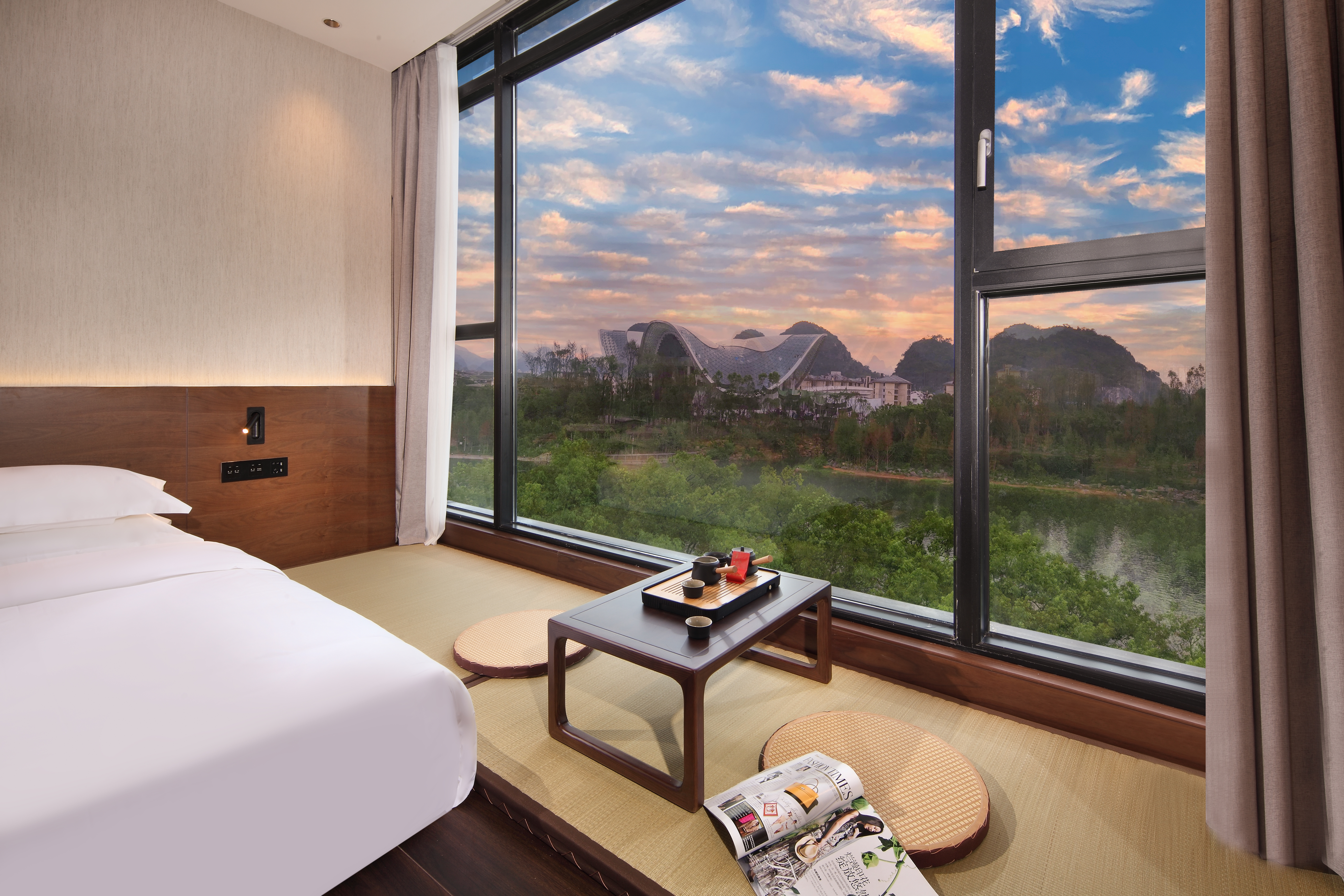 漓江山水大床房+超大山水画框+榻榻米观日出+夜景