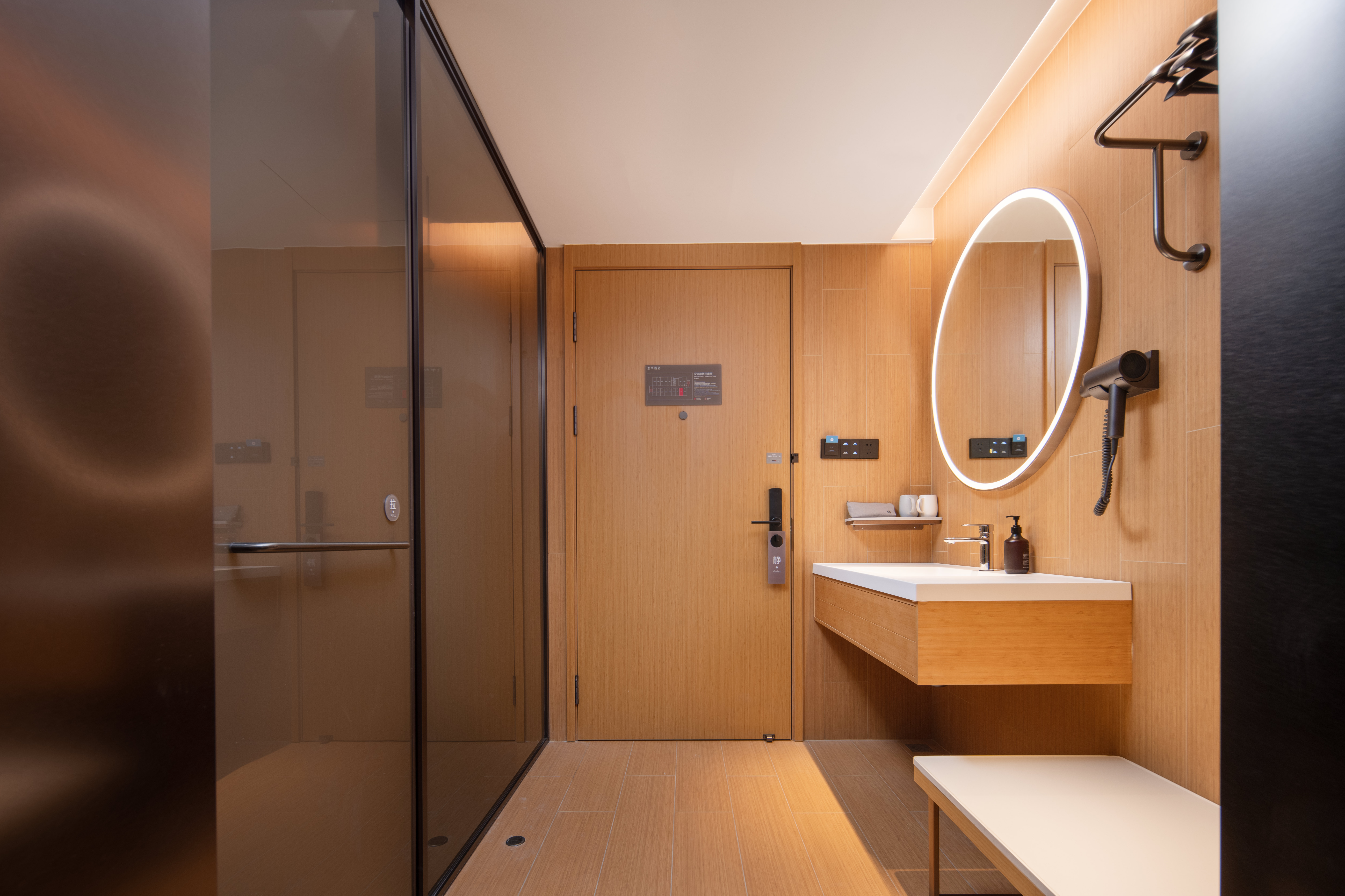 大床房【金可儿床垫?65寸电视投屏?小冰箱】