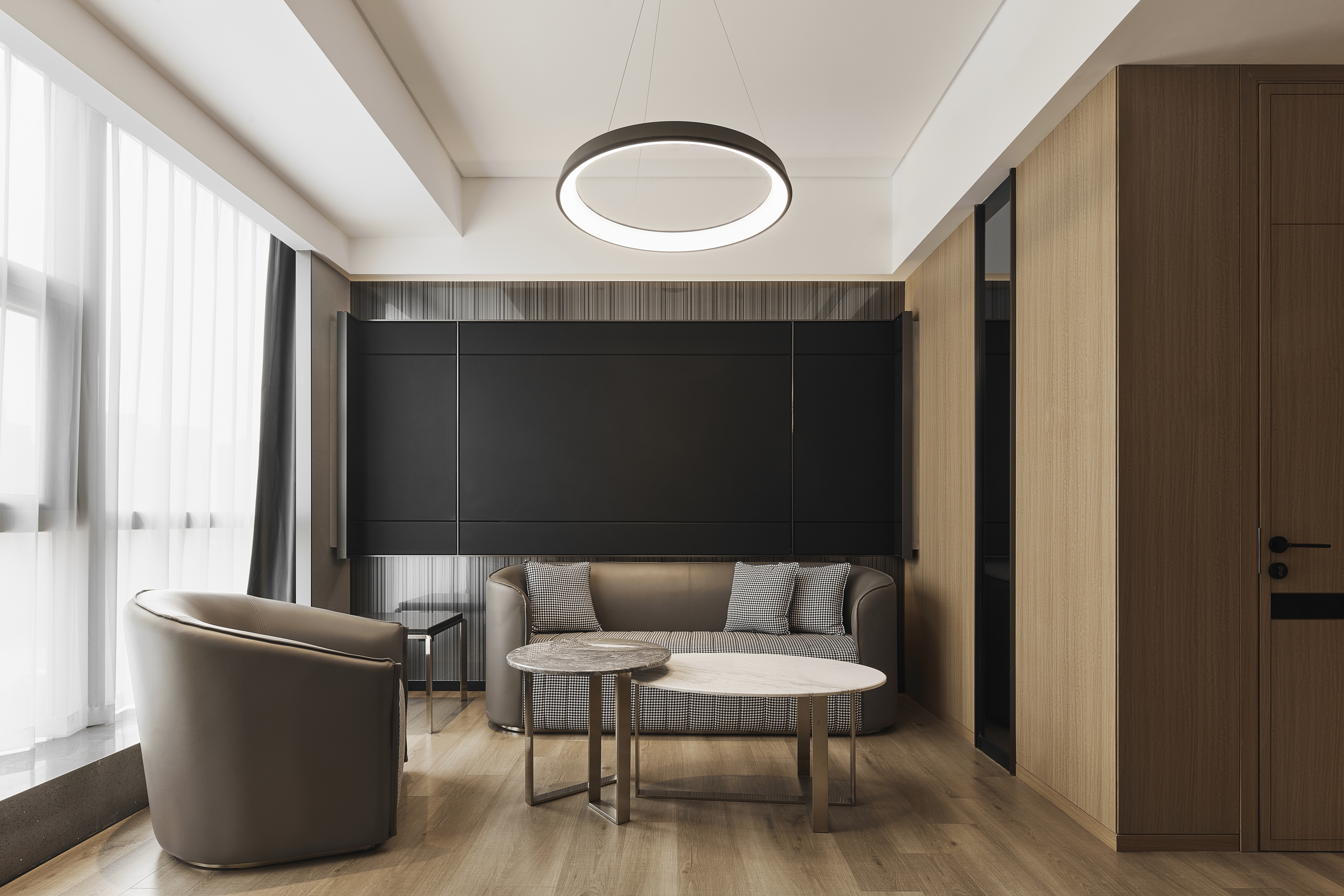 Photogenic Holz Suite (Cozy Private Time, Romantic Bathtub + Extra-Large Space + Separate Wet And Dry Dual Bathrooms)