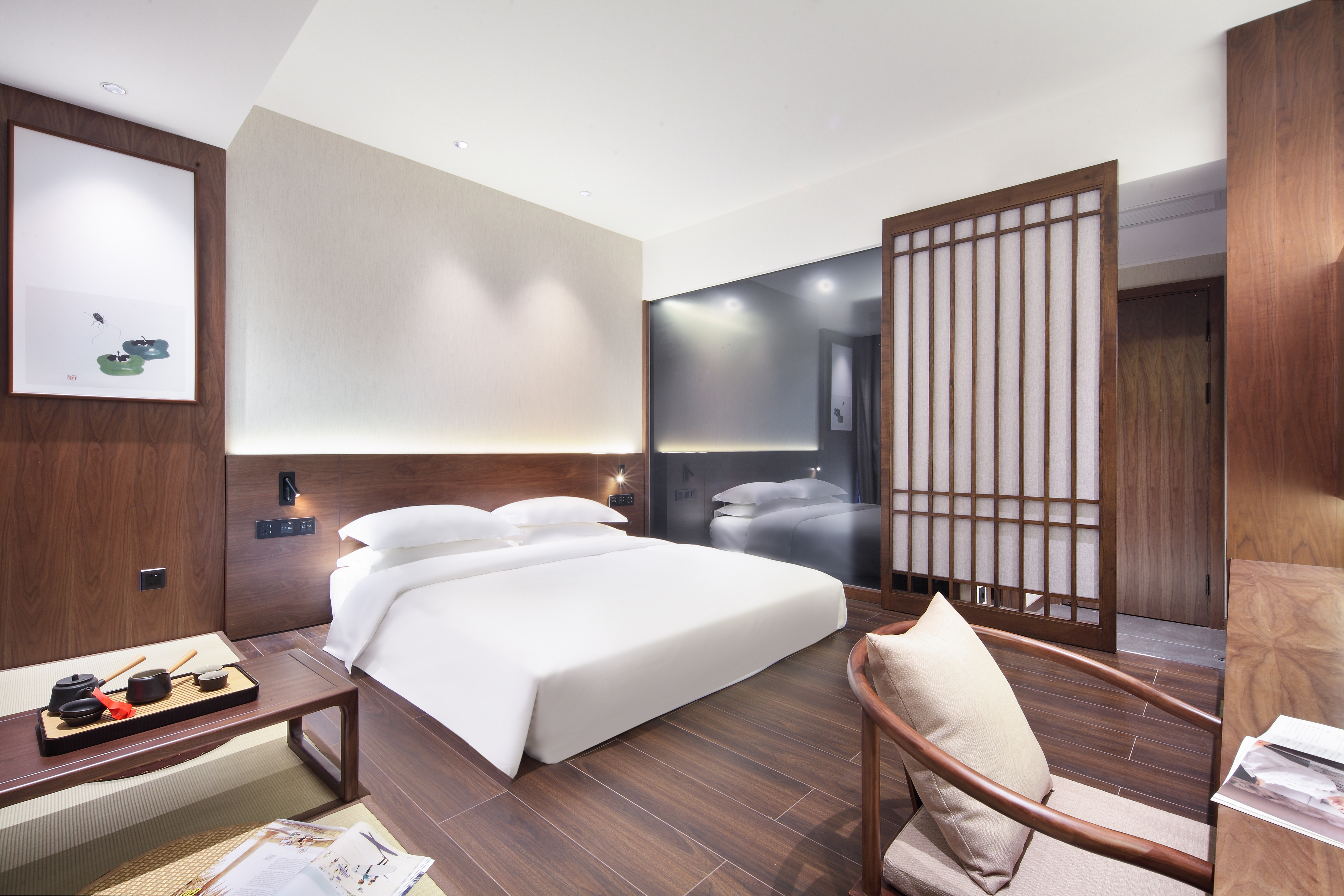 江畔榕荫大床房+超大落地玻璃窗+禅意茶台