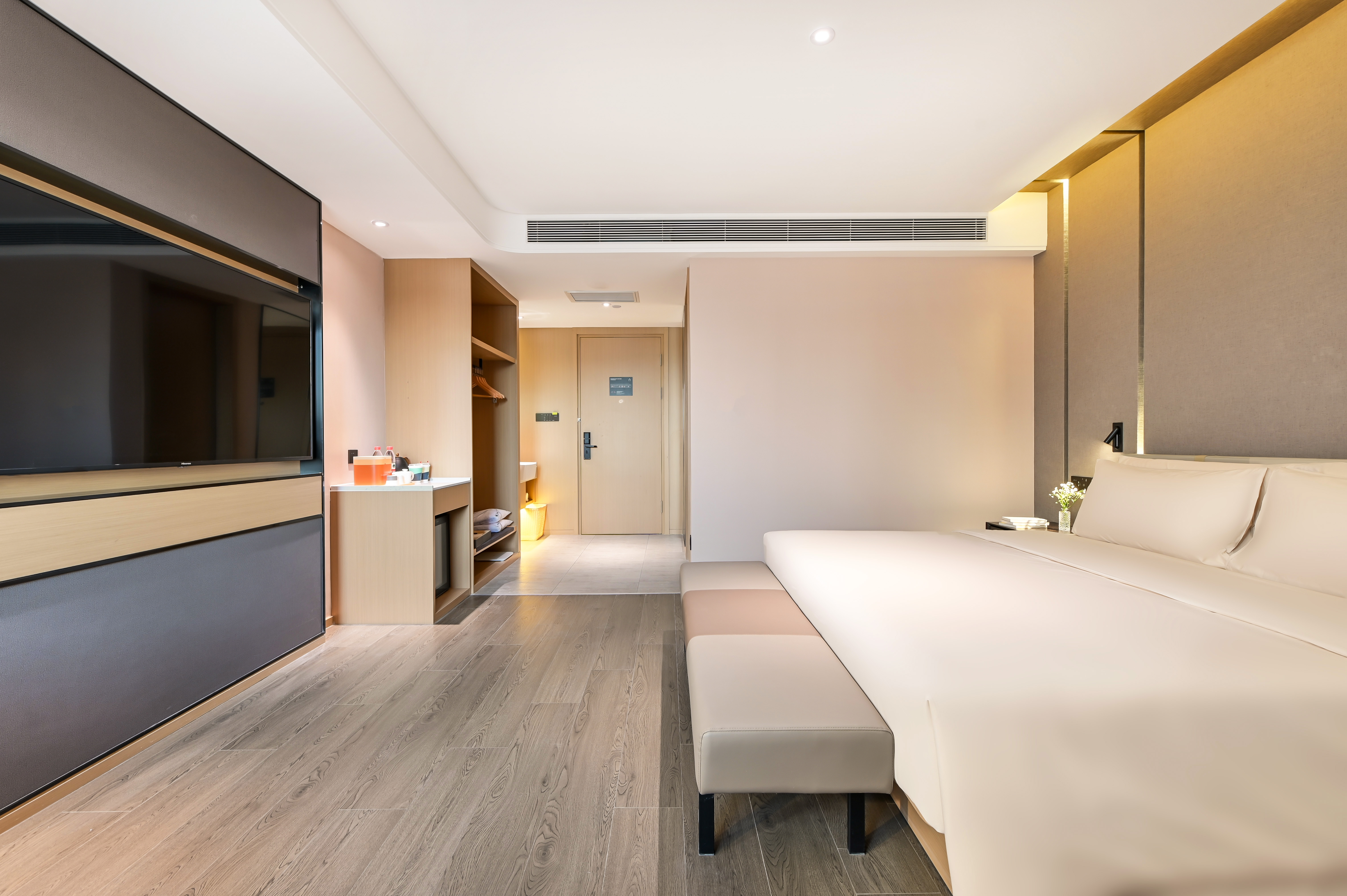 Jimu Double Bed Room (Mini Fridge + Bathrobe + Weighing Scale + Projection)