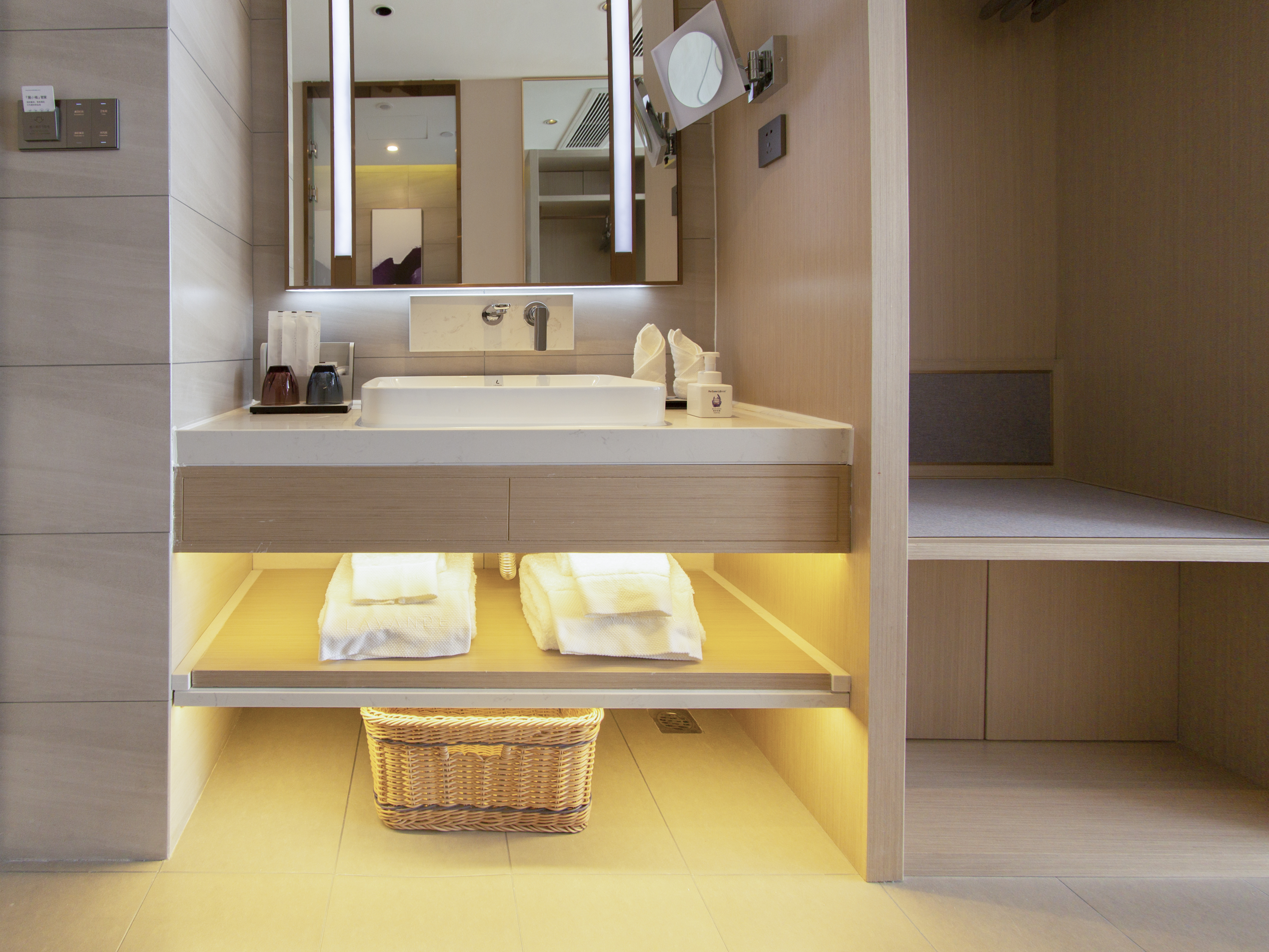 纯净自然商务大床房（防蟎床品+紫外线杀菌+全屋智控+电视投屏）