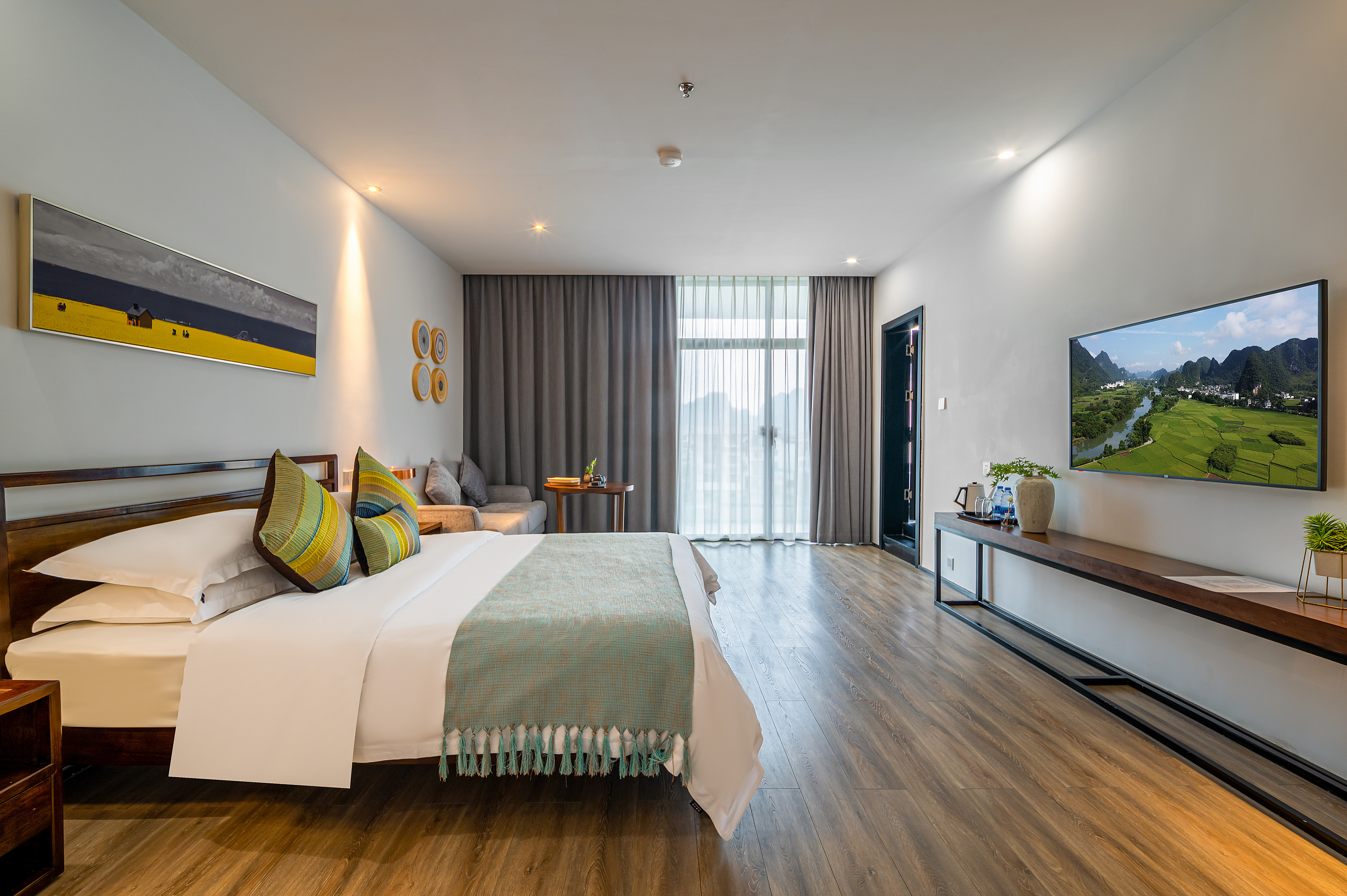 Qi Chi 180 ° Balcony Double Bed Room