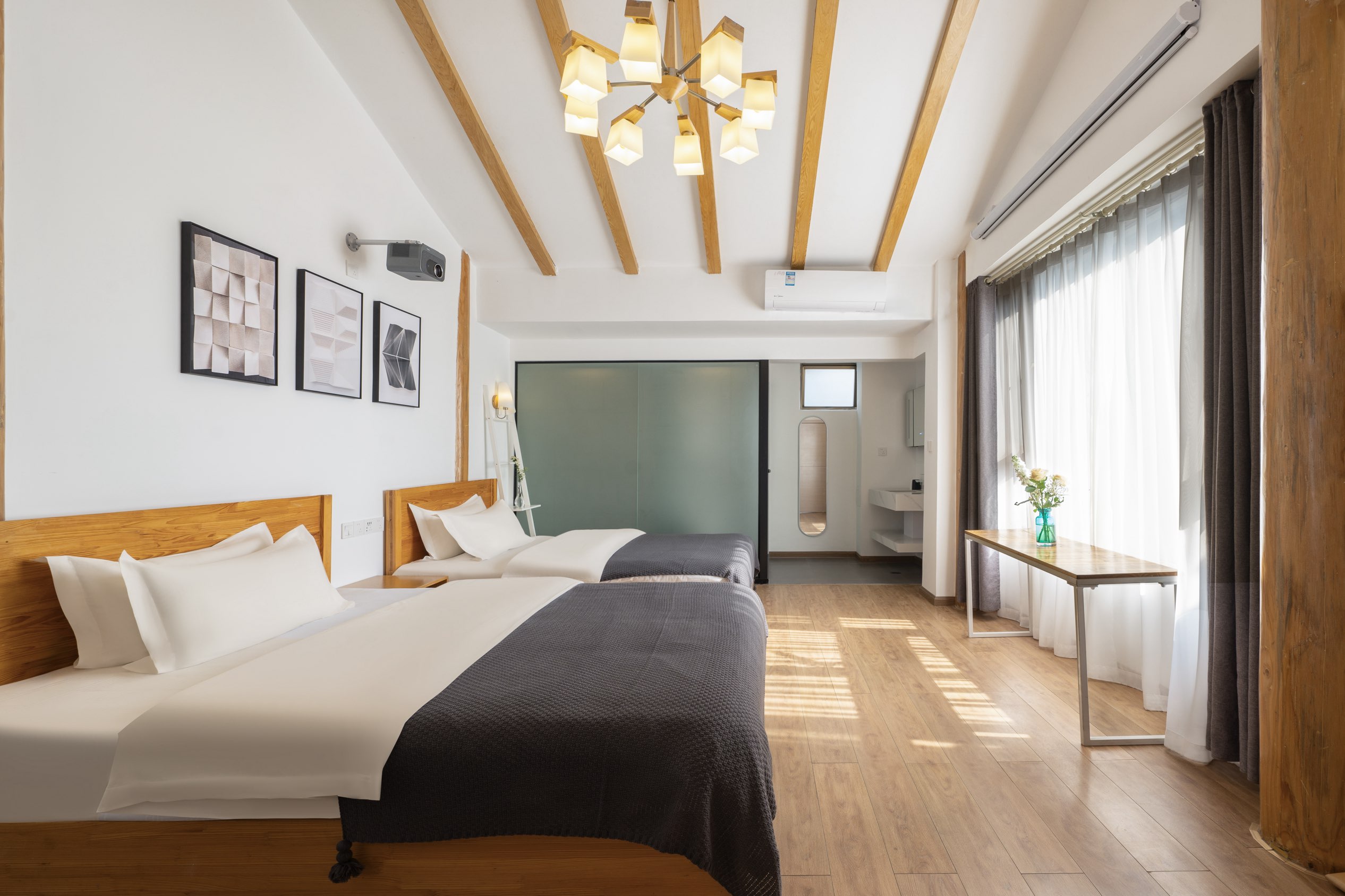 輕奢影音家庭房