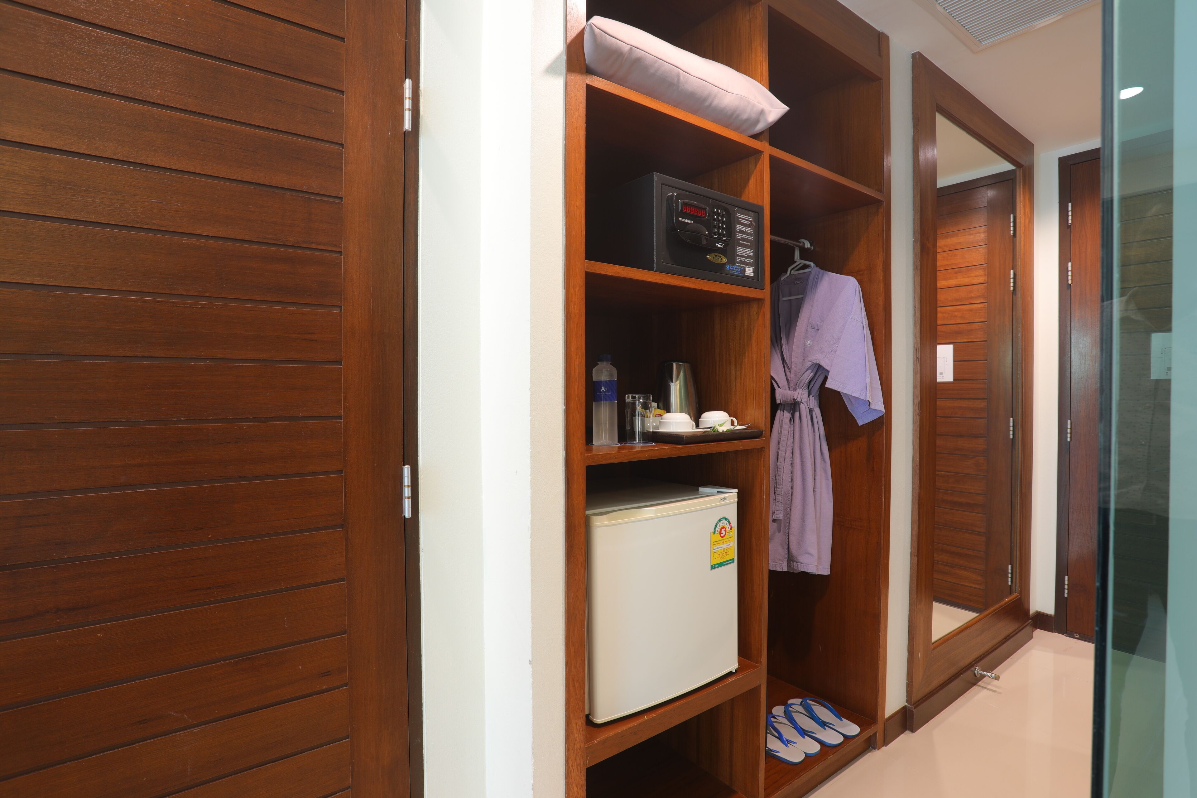 豪華雙人床房 （直通泳池）