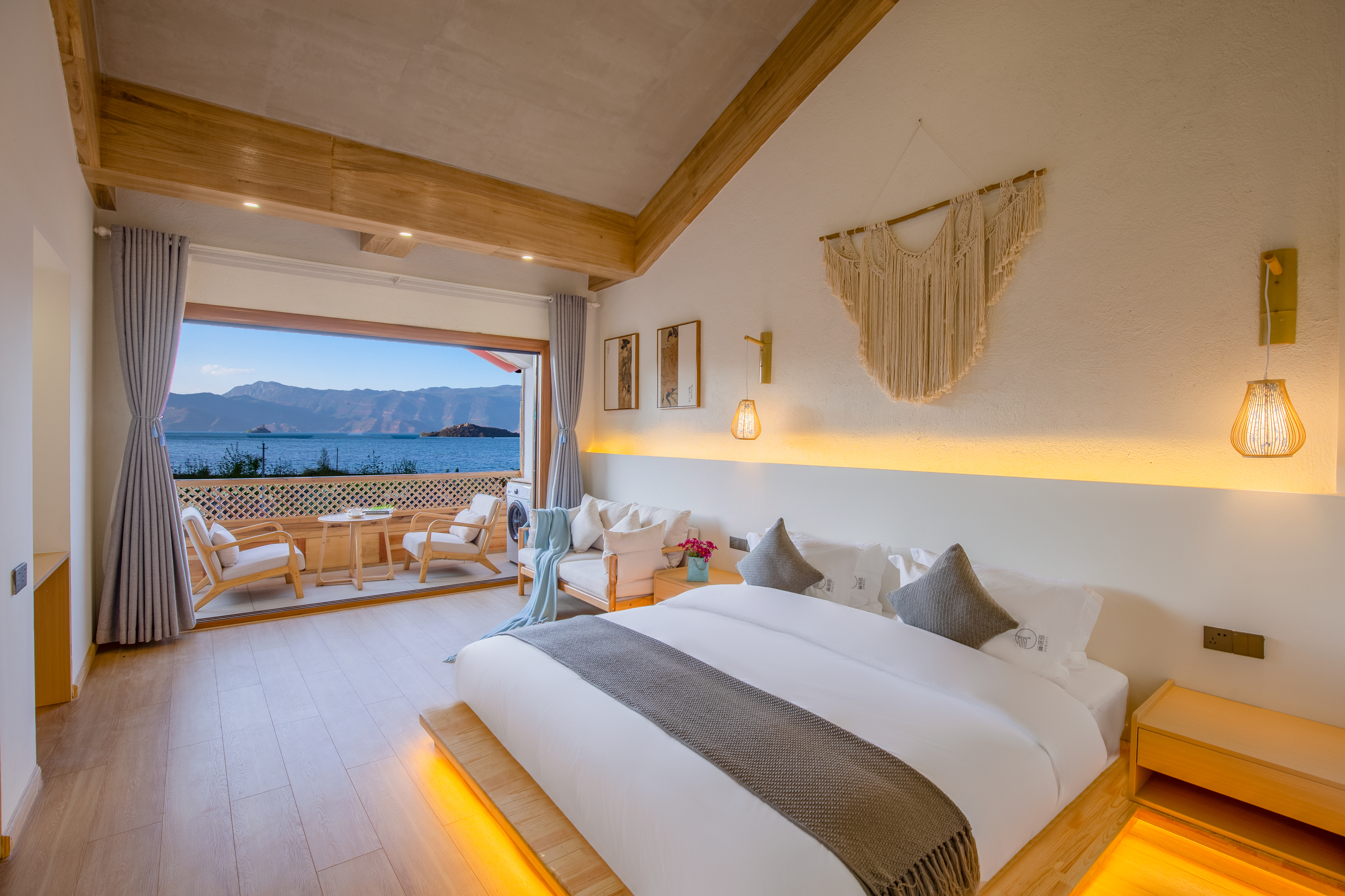 Honey Moon Lake View Double Room(Japanese style Zen courtyard)