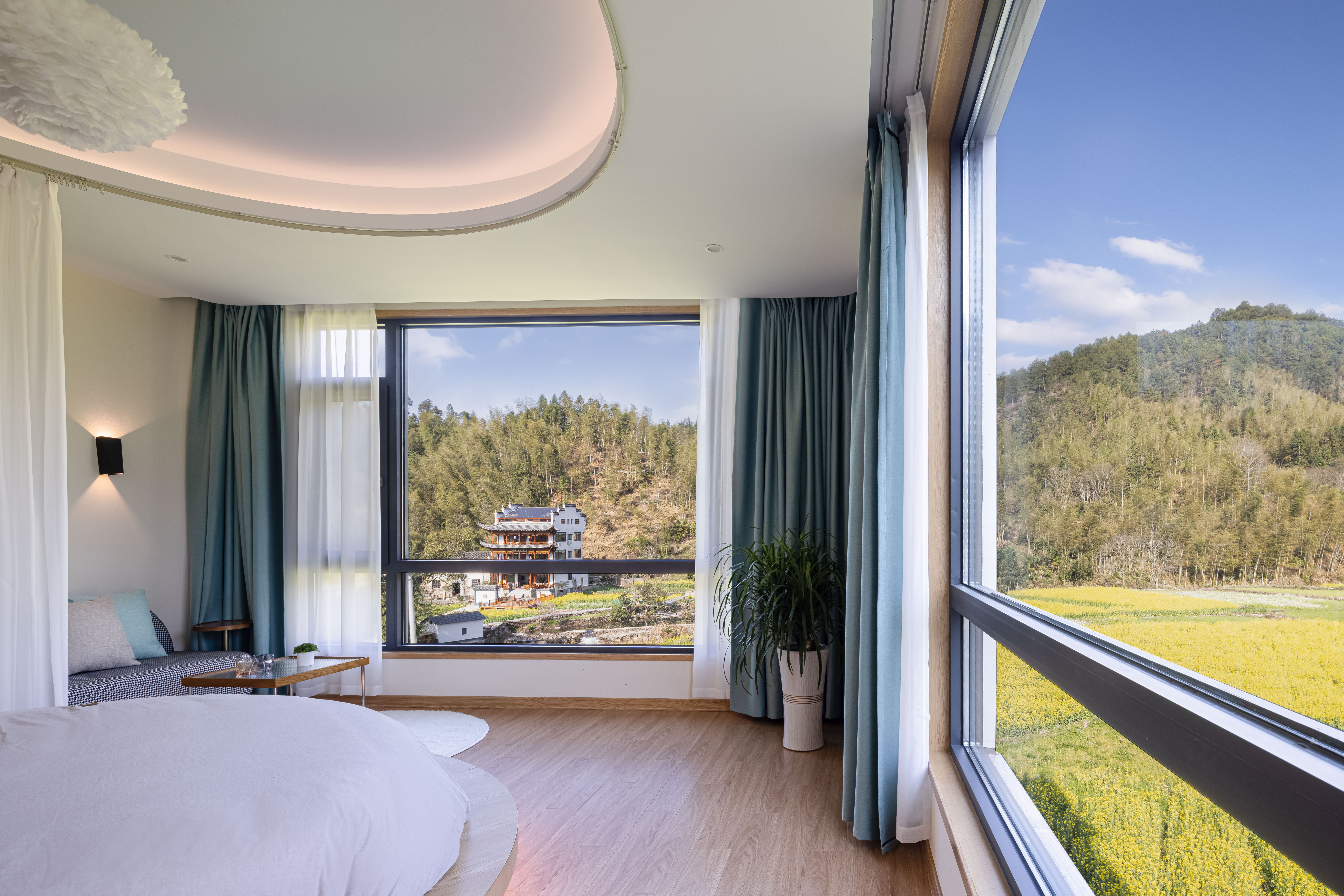 Wan Xia Scenic Round Bed Room With 180 ° View, Smart Toilet, Electric Curtains, And View Of Canola Flowers From Bed