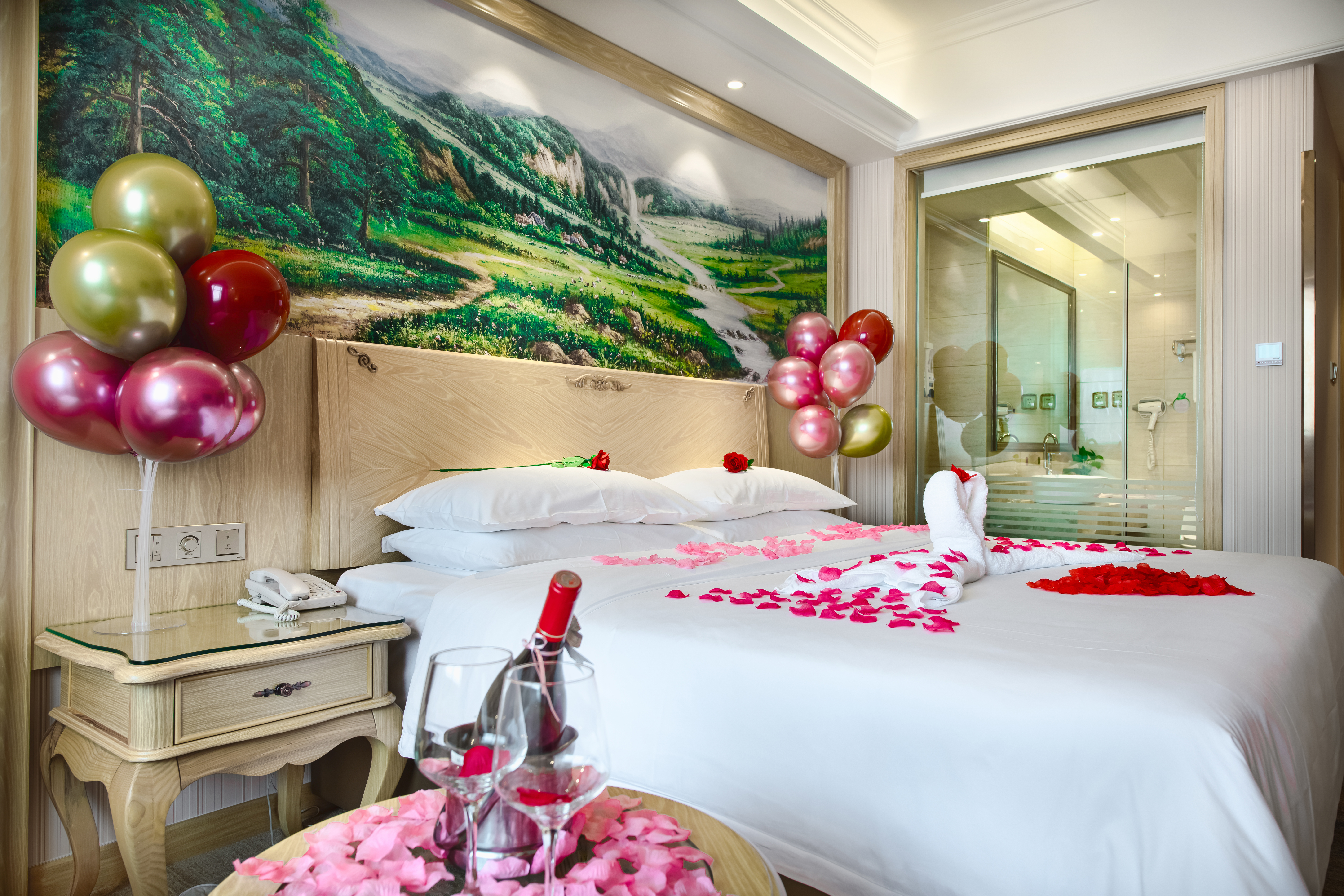 情侣主题房（康莱斯床垫+鹅绒枕）