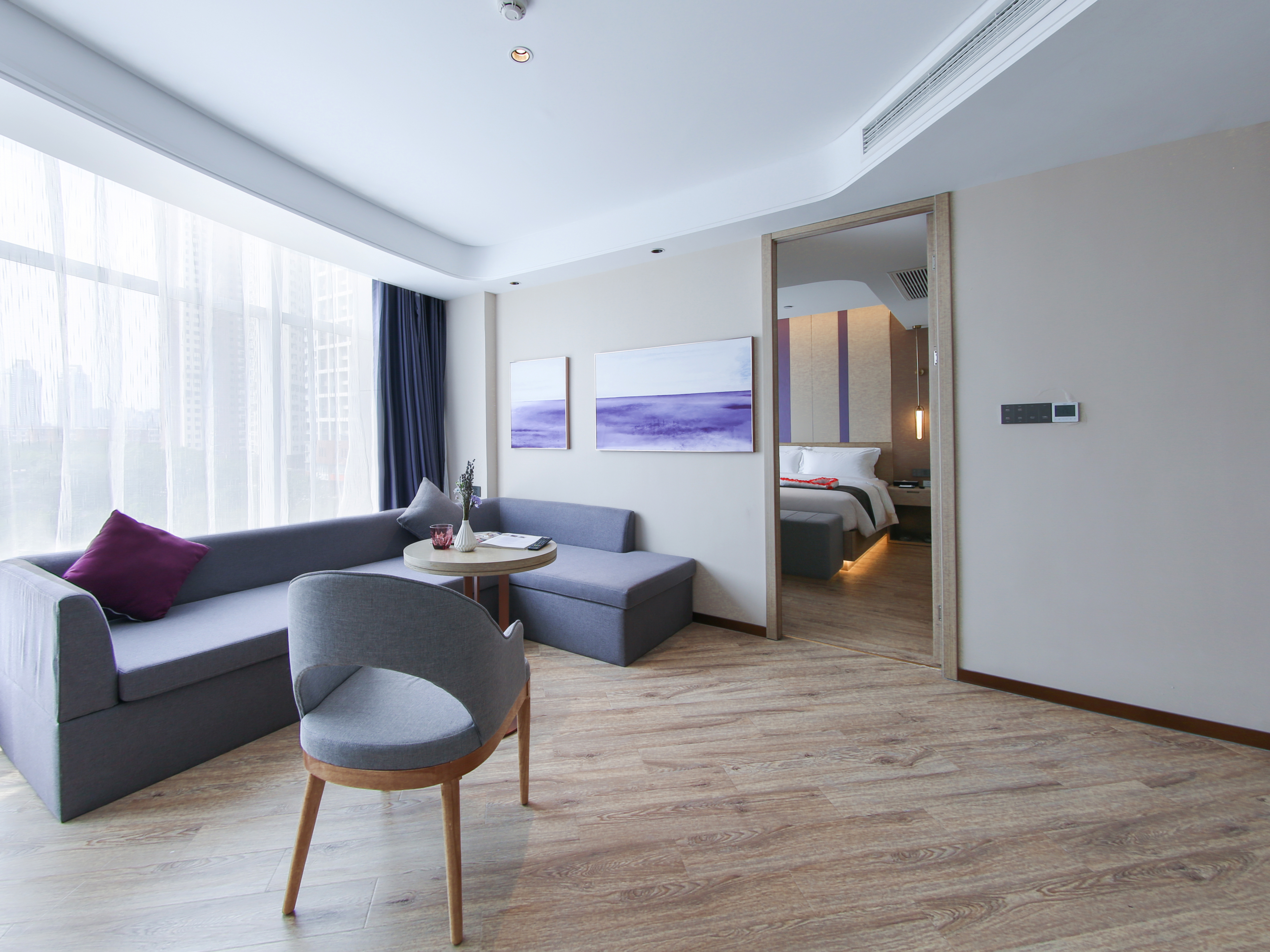 豪华套房（慕斯睡眠床垫+梦洁床品+全屋智控+电视投屏）