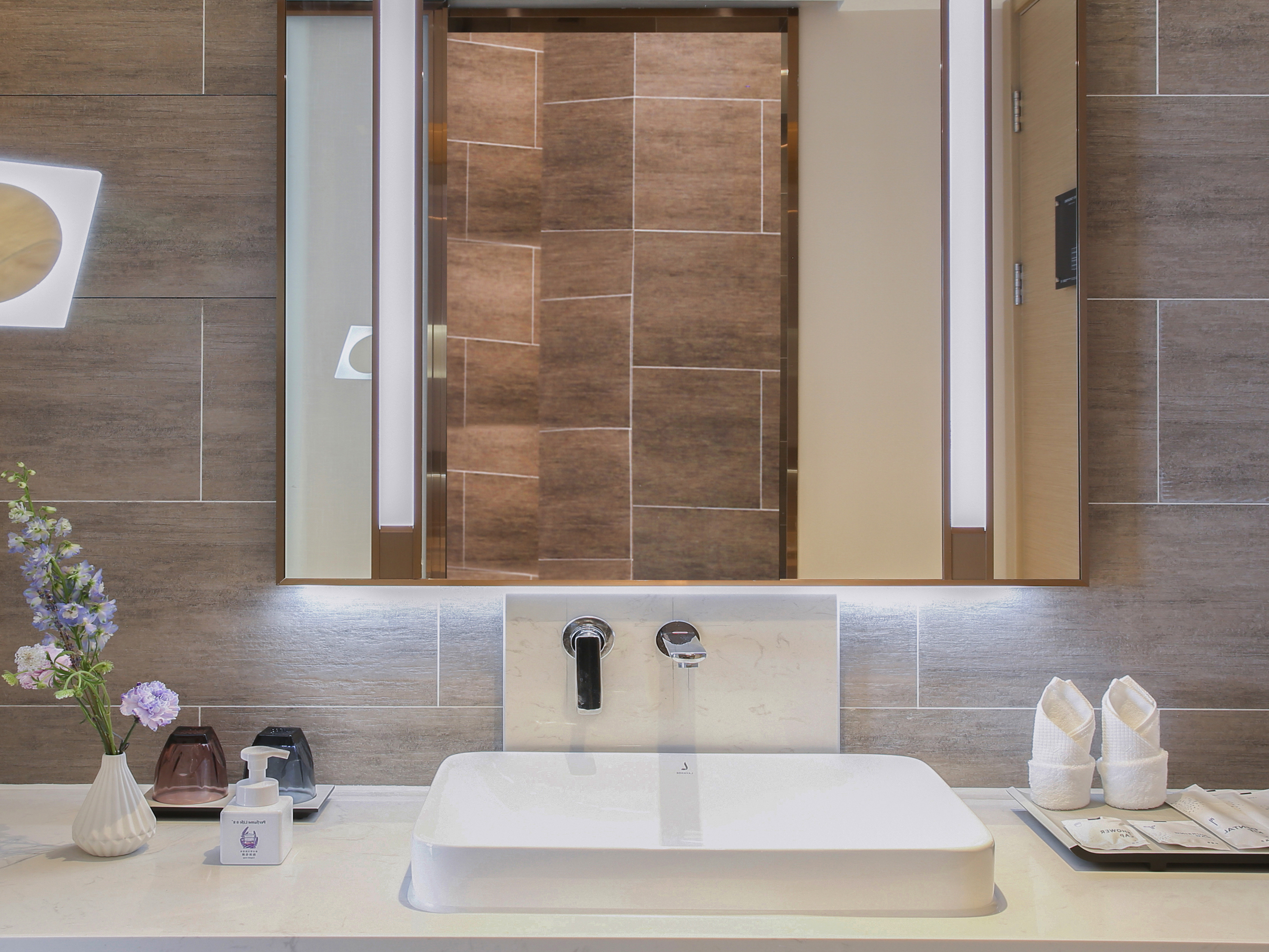 豪华大床房（慕斯睡眠床垫+梦洁床品+全屋智控+电视投屏）