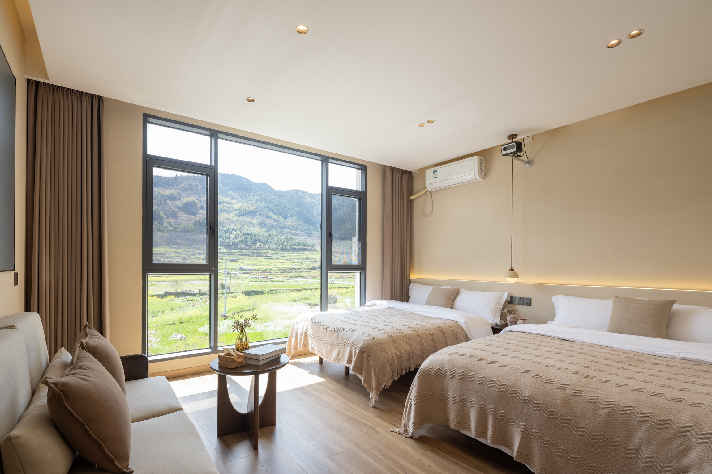 山景家庭房·超大觀景玻璃·百寸投影·零壓床墊