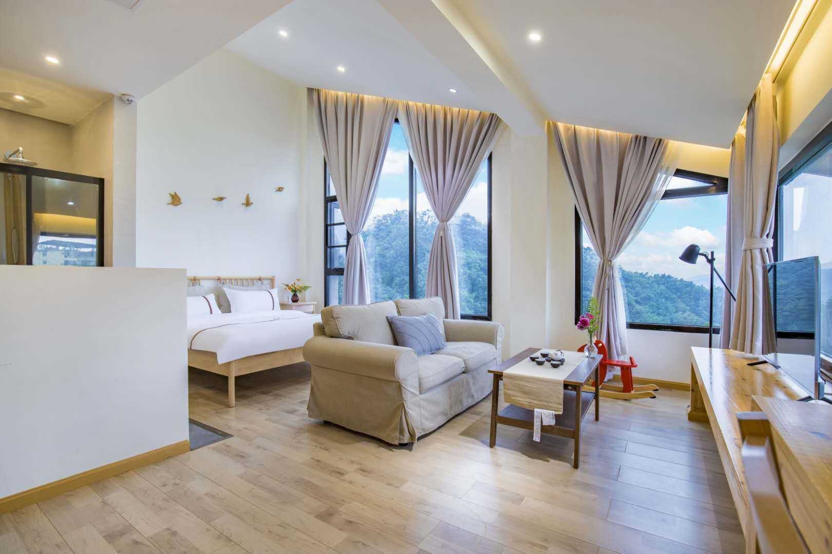 Firefly Sunrise Scenic Room