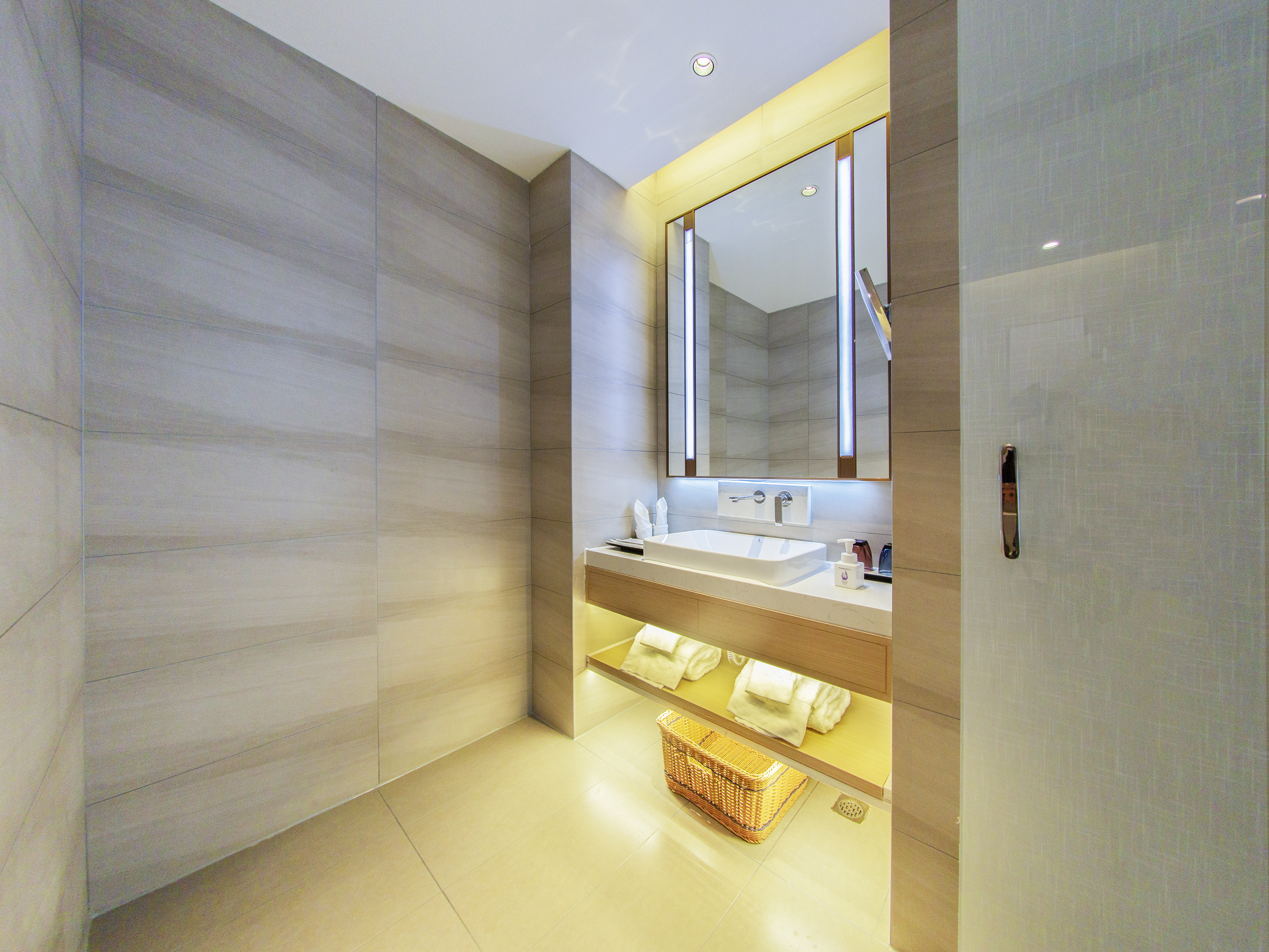 家庭房（慕斯睡眠床垫+梦洁床品+全屋智控+电视投屏）