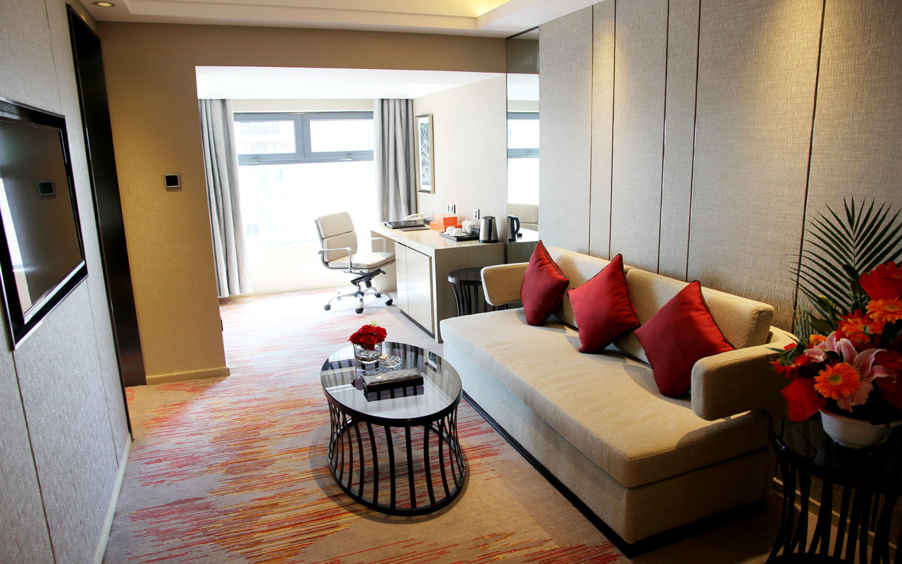 Superior Suite (Parlor + Tub)