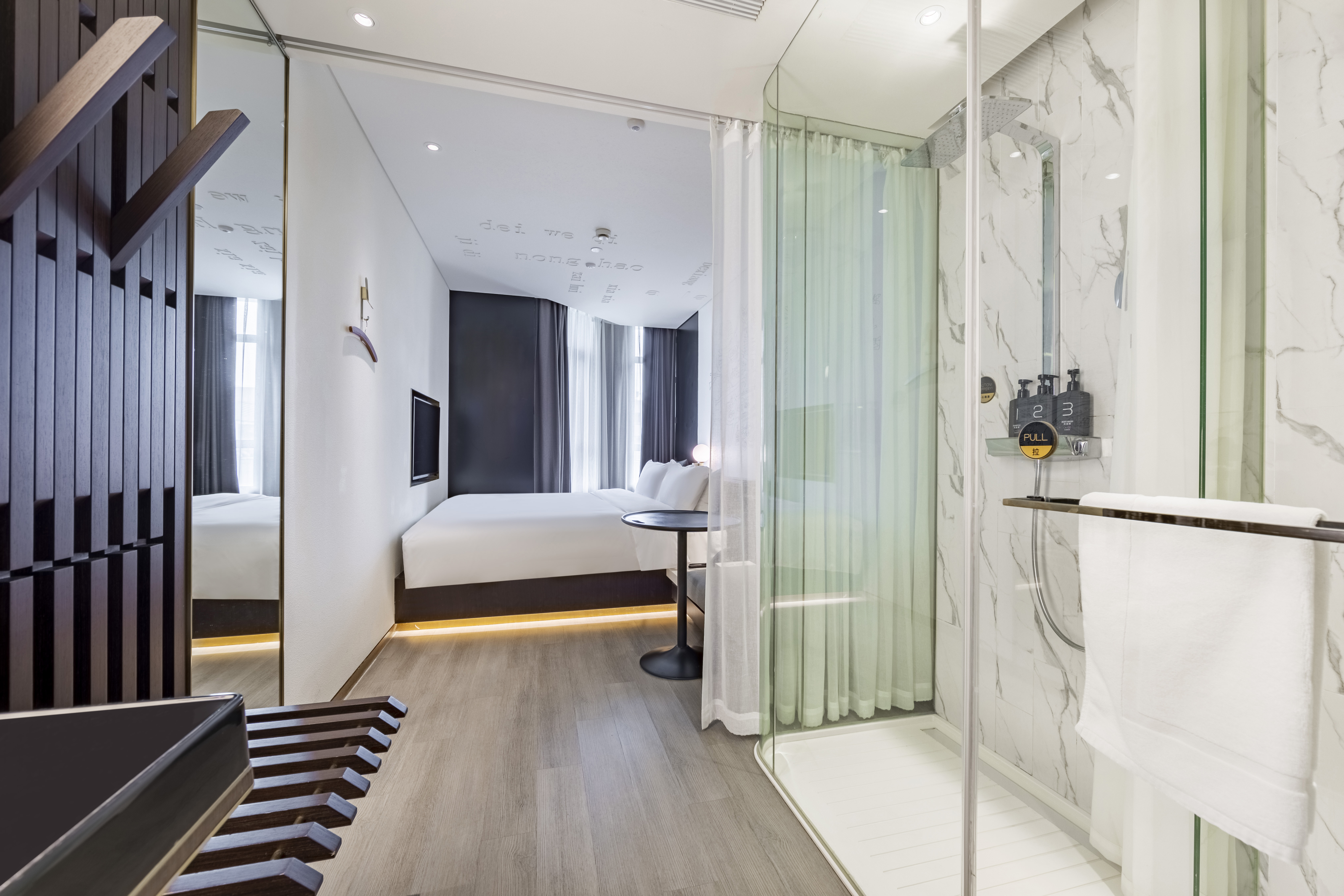 欢享大床房（德国汉斯格雅衞浴+乳胶床垫）