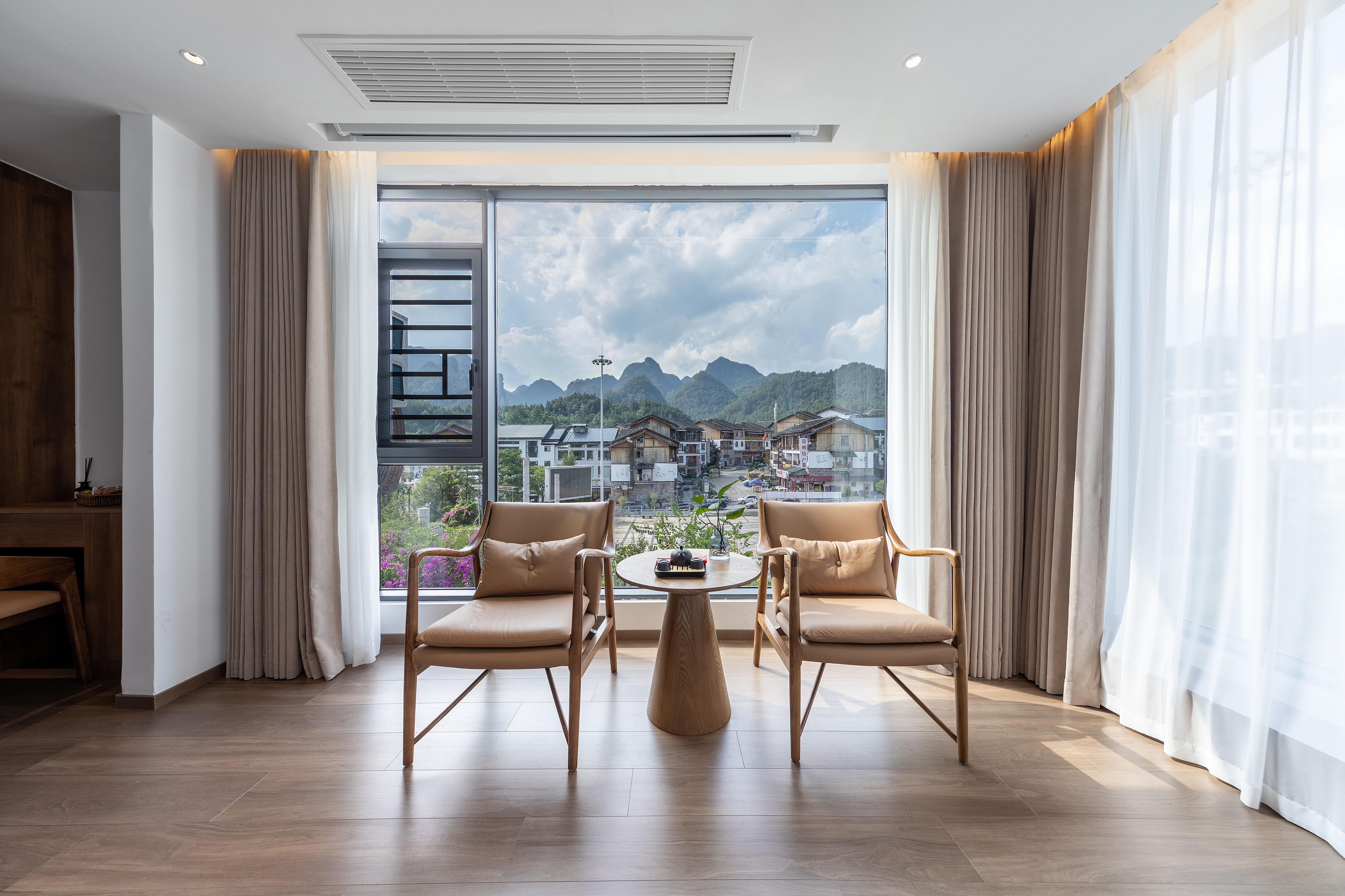 Enclave Mountain Family Duplex Suite (Smart Voice Control + Smart Toilet + Bathroom Wet-Dry Separation + Floor-to-Ceiling Window + Large Screen Projection)