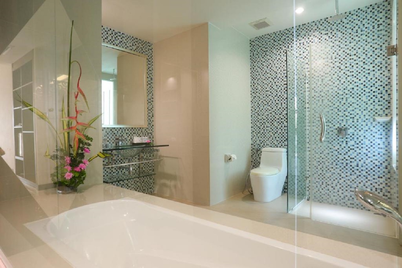 豪華泳池通道樓梯雙床房