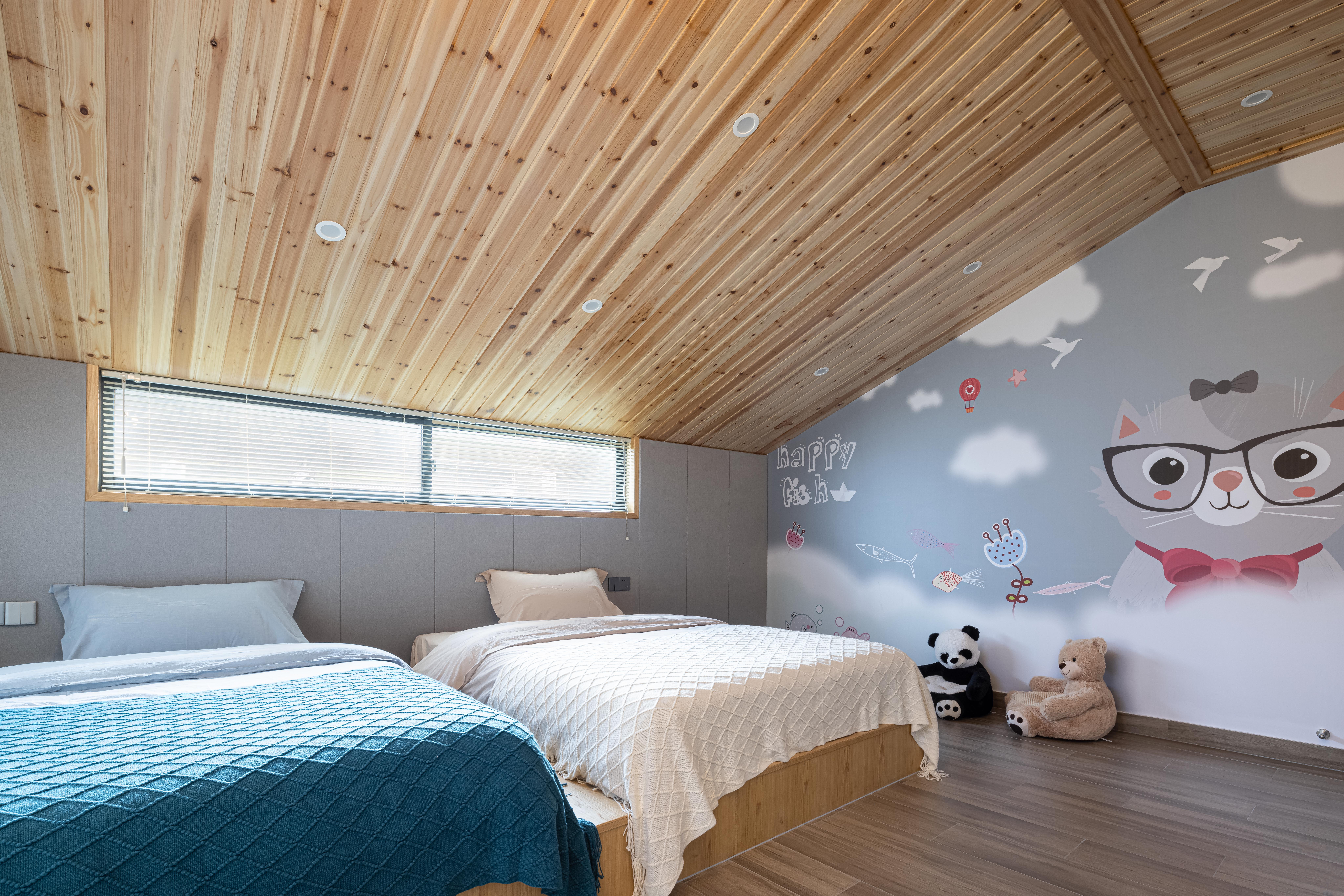 Ting Yu Family Room With Extra Large Interactive Space