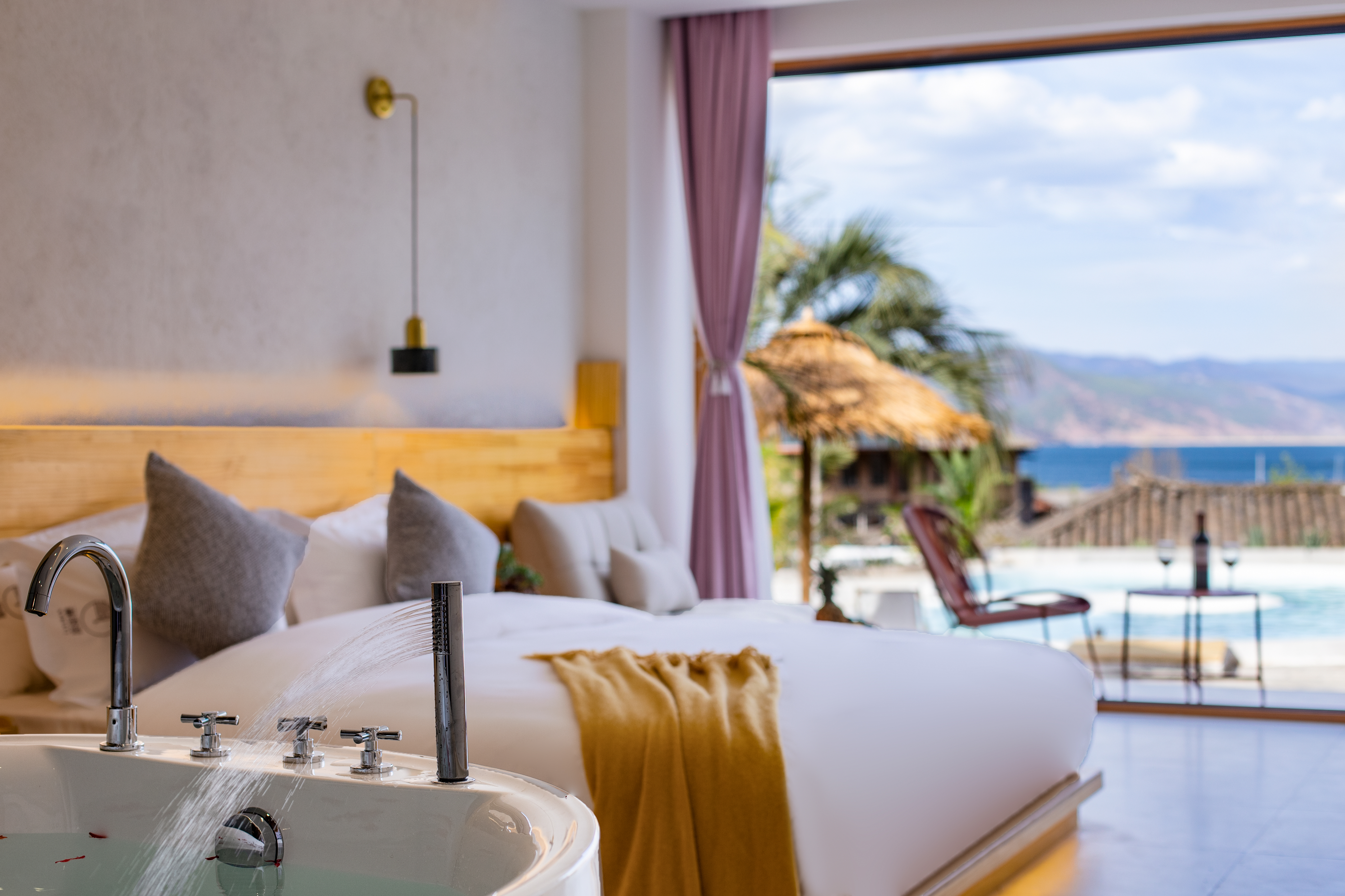 Summer Sunshine Double Room(island style courtyard)