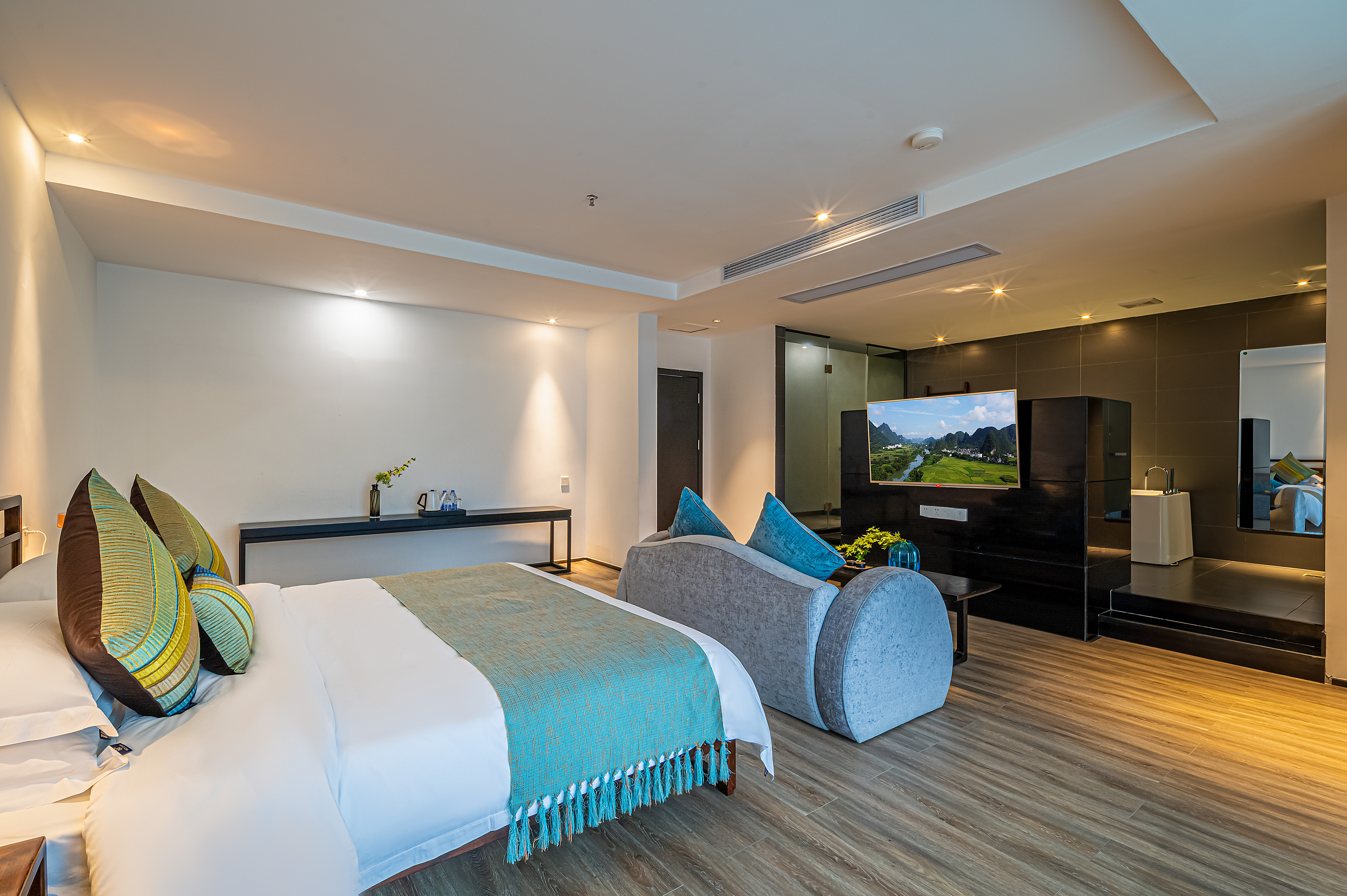 Poetic 180 ° Deluxe Balcony Double Bed