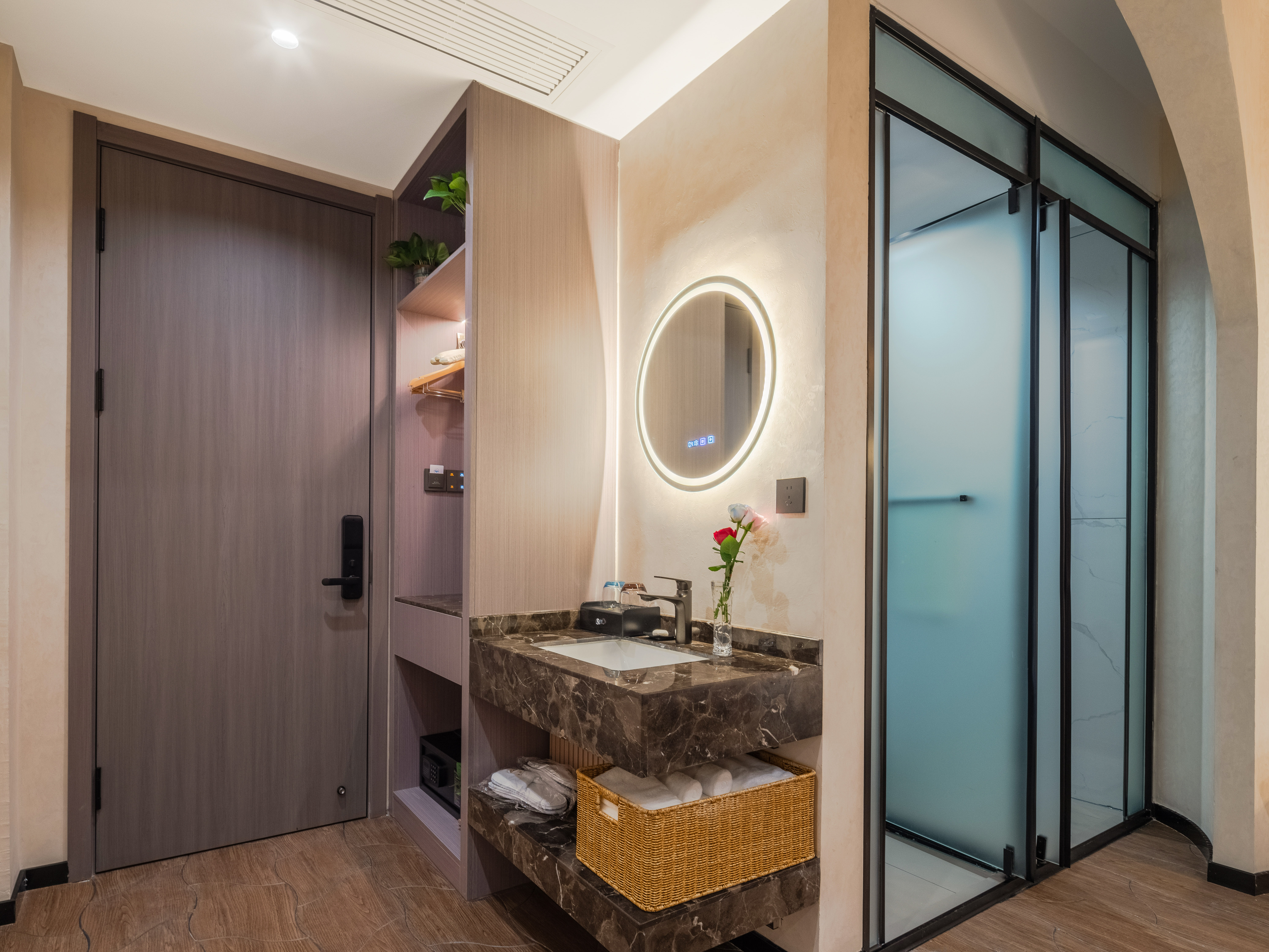 Riverside Scenic Luxury Double Bed Room (Super Large Lcd Tv + Smart Home)