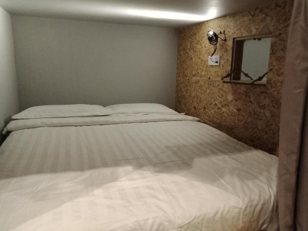 双人胶囊床宿舍（一张床位）