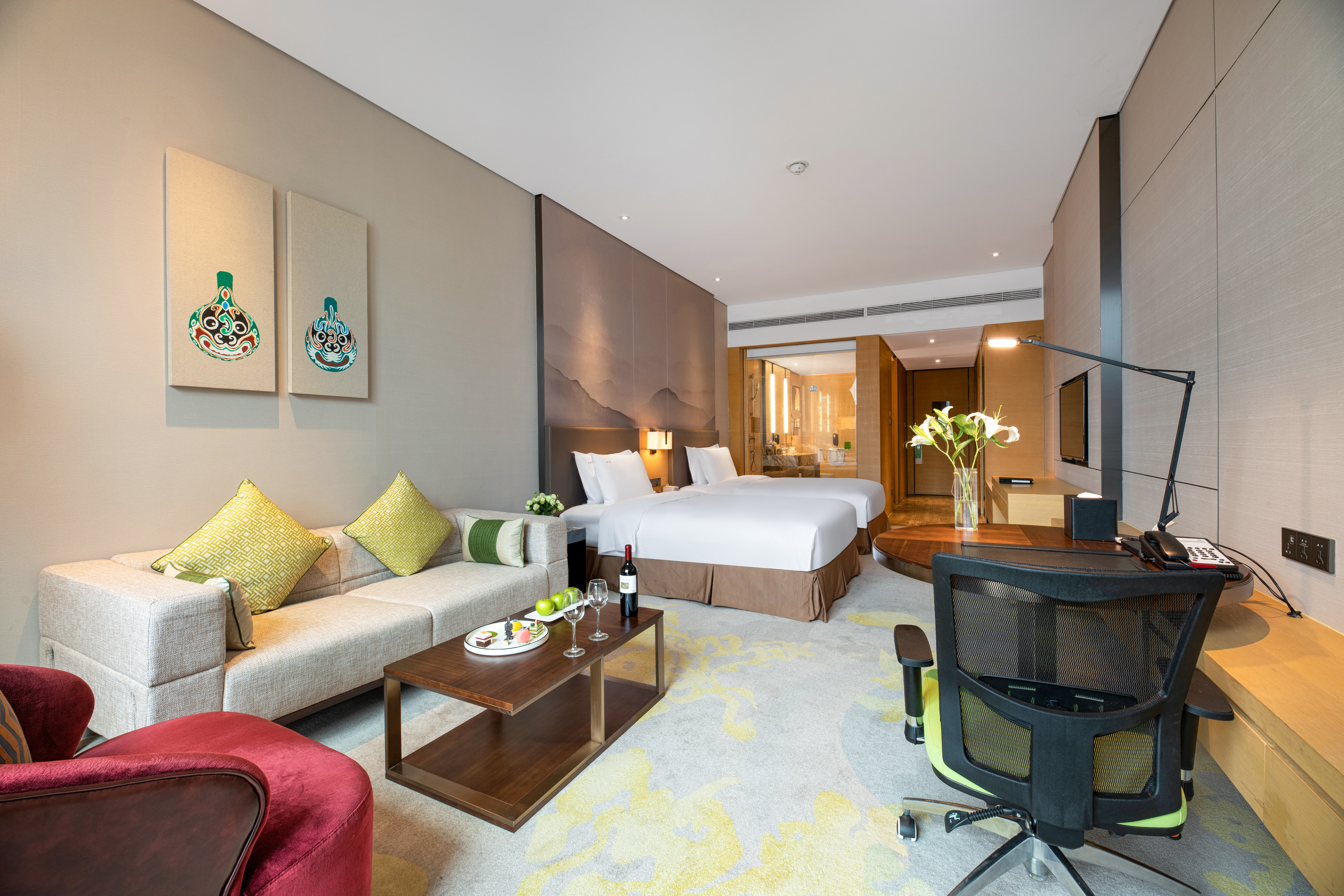 假日高楼层高级双床房