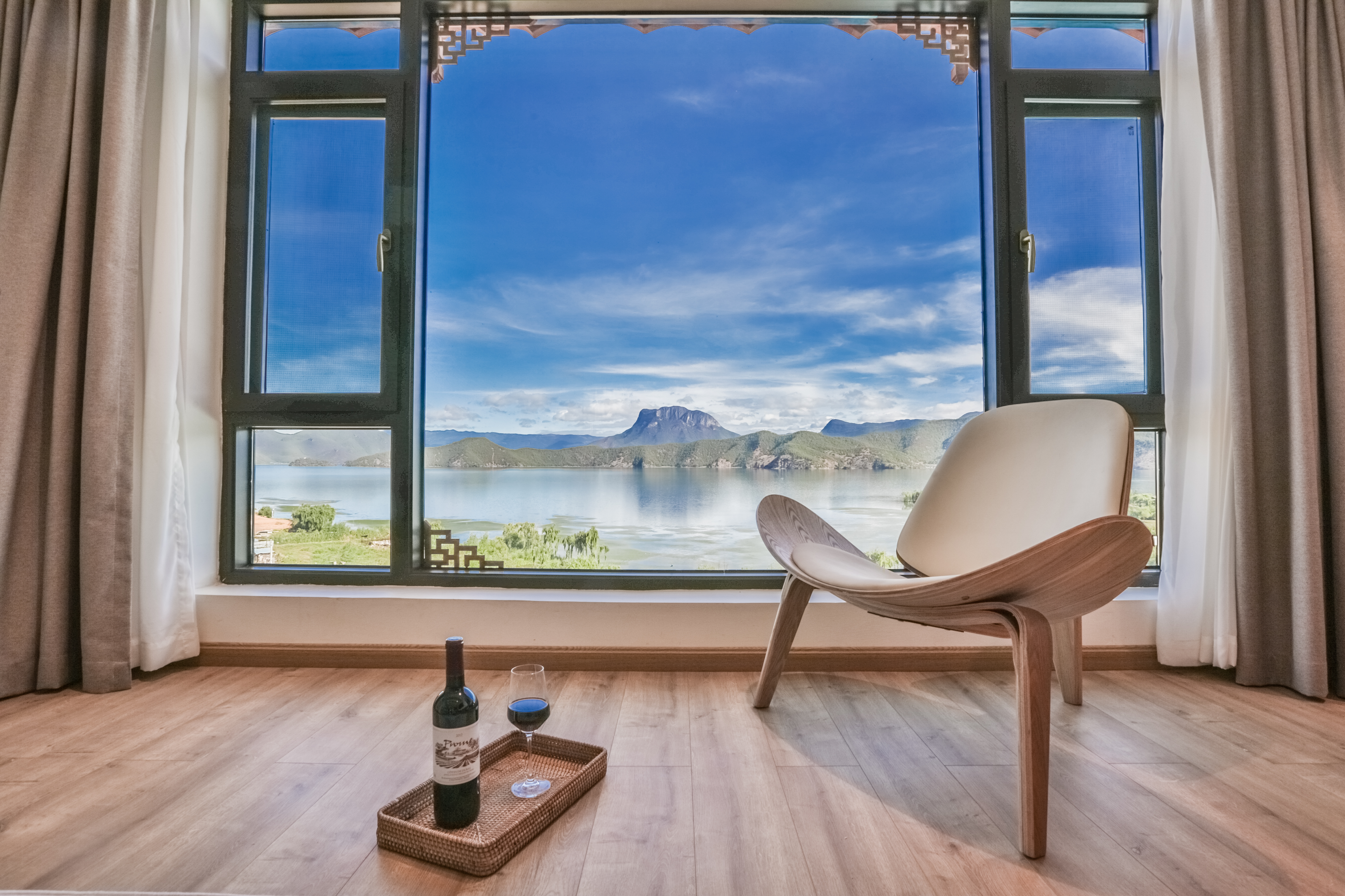 无敌湖景泡池大床套房-戴森吹风机-地暖-洗衣机-客卧独立-湖景泡池-俯瞰全湖景-落日晚霞-智能客控