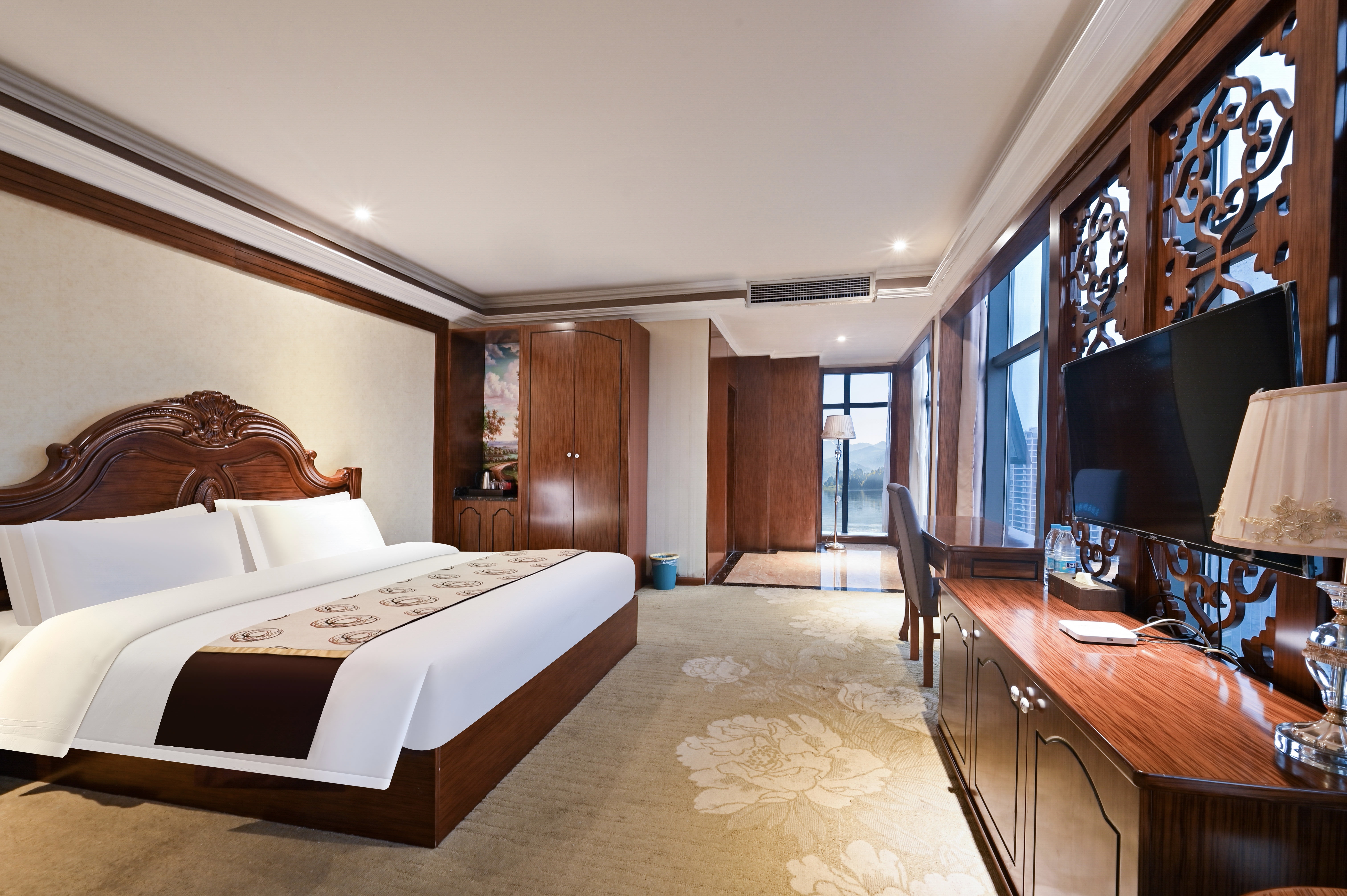 Mountain River Scenic View Romantic Tub Theme Room