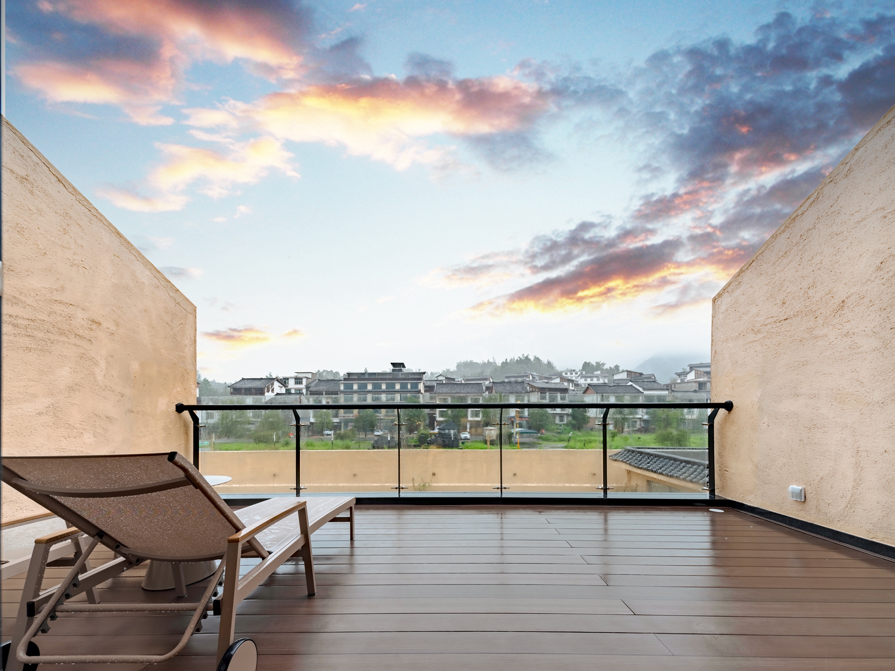 Zhenyao Ju Mountain-View Terrace Theme Family Room