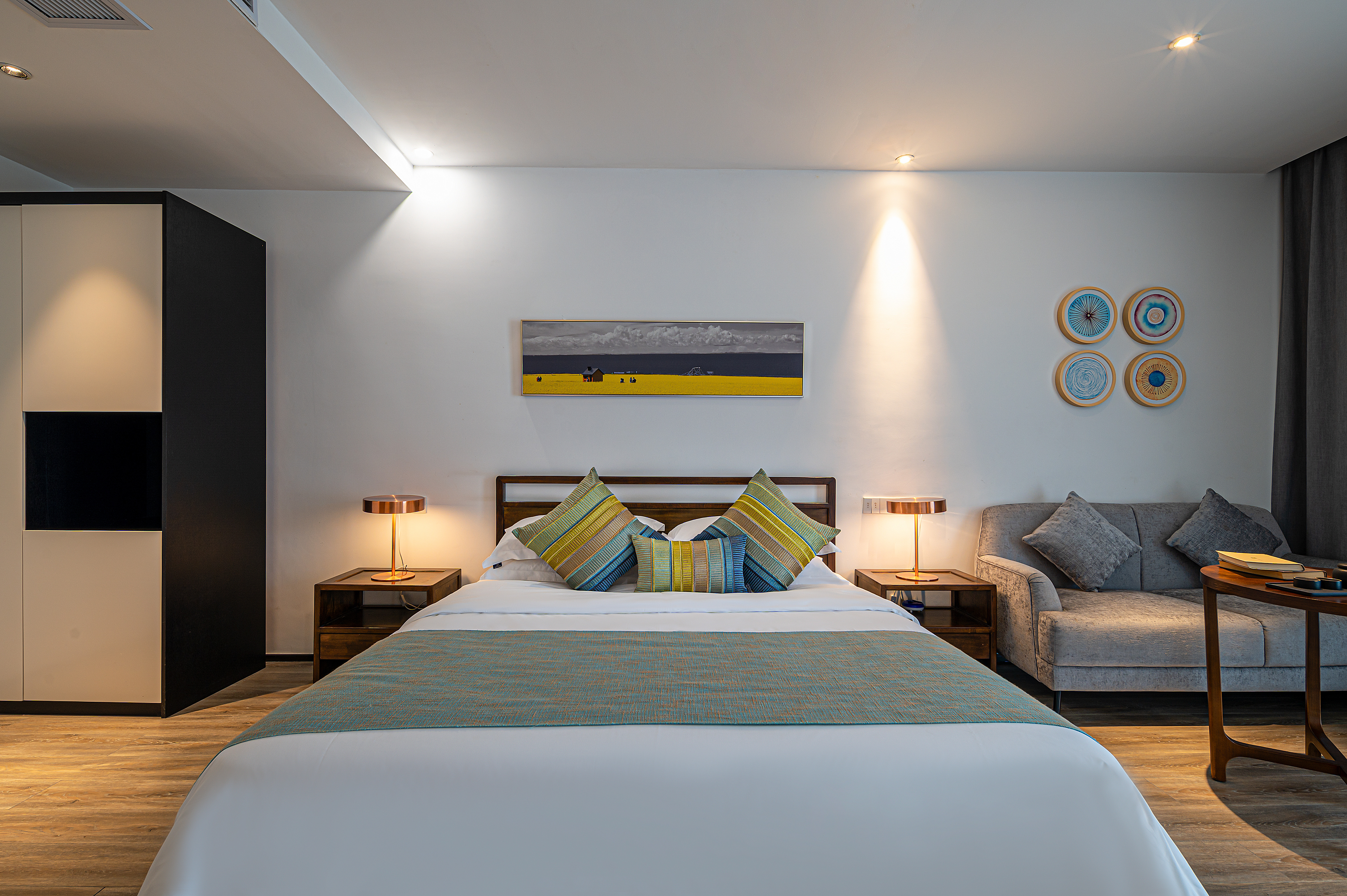 Qi Chi 180 ° Balcony Double Bed Room