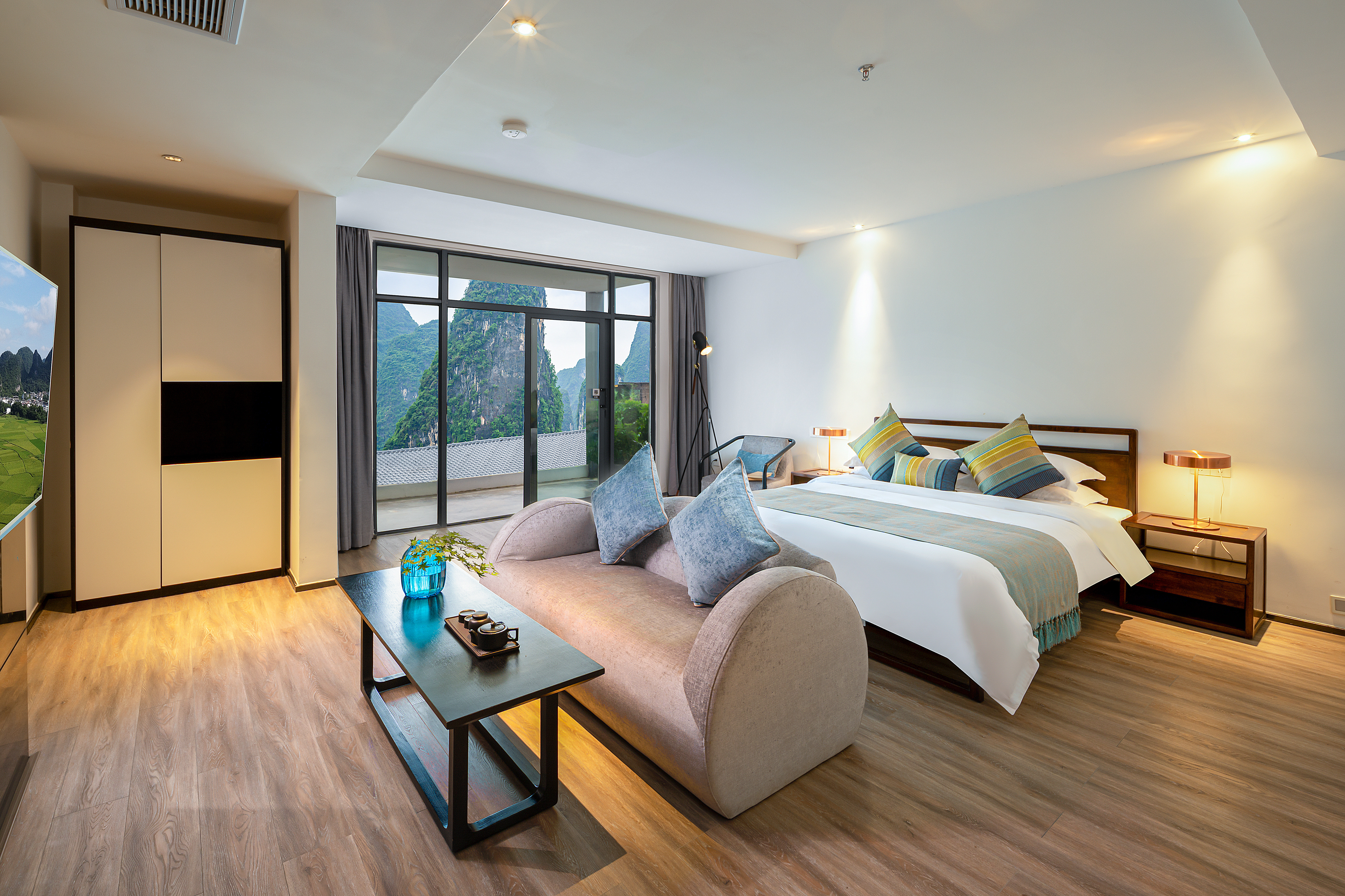 Poetic 180 ° Deluxe Balcony Double Bed