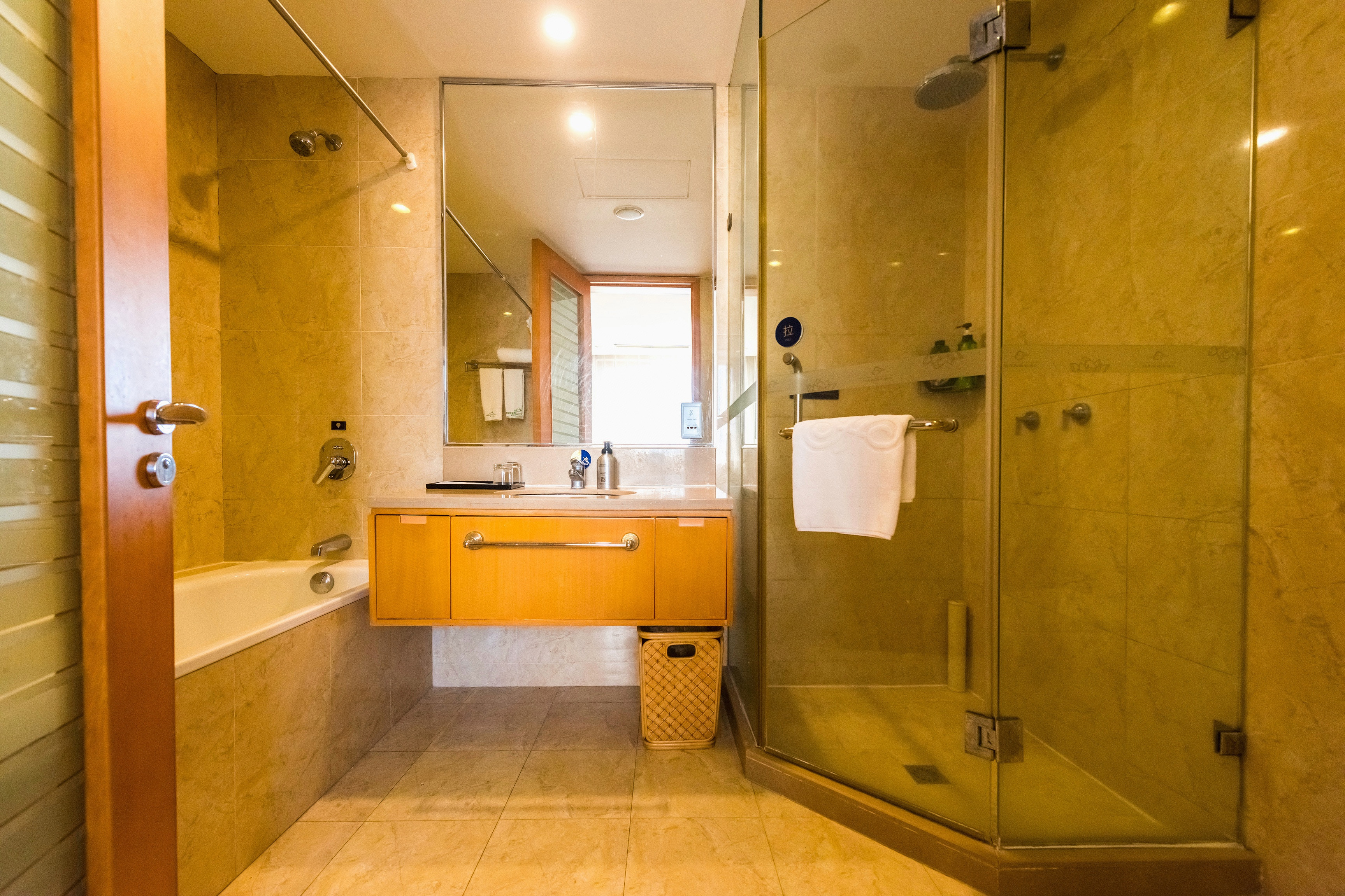 Li Hua Double Bed Room