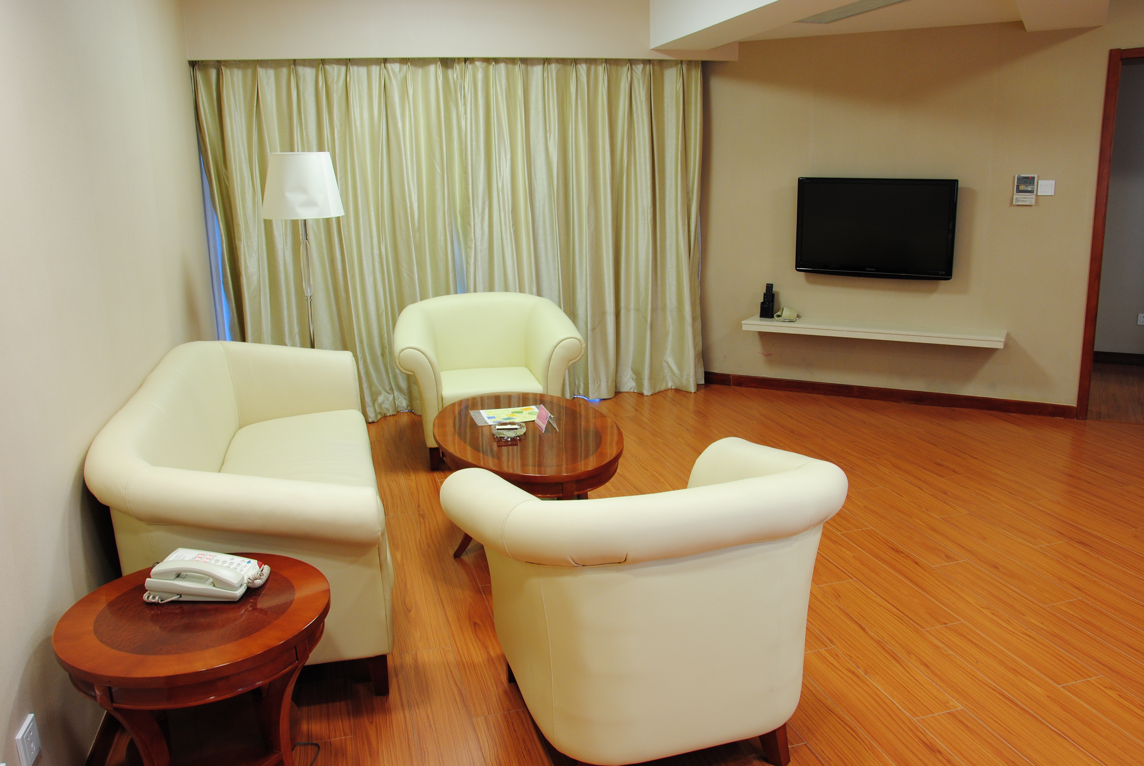 商务公寓套房三室一厅