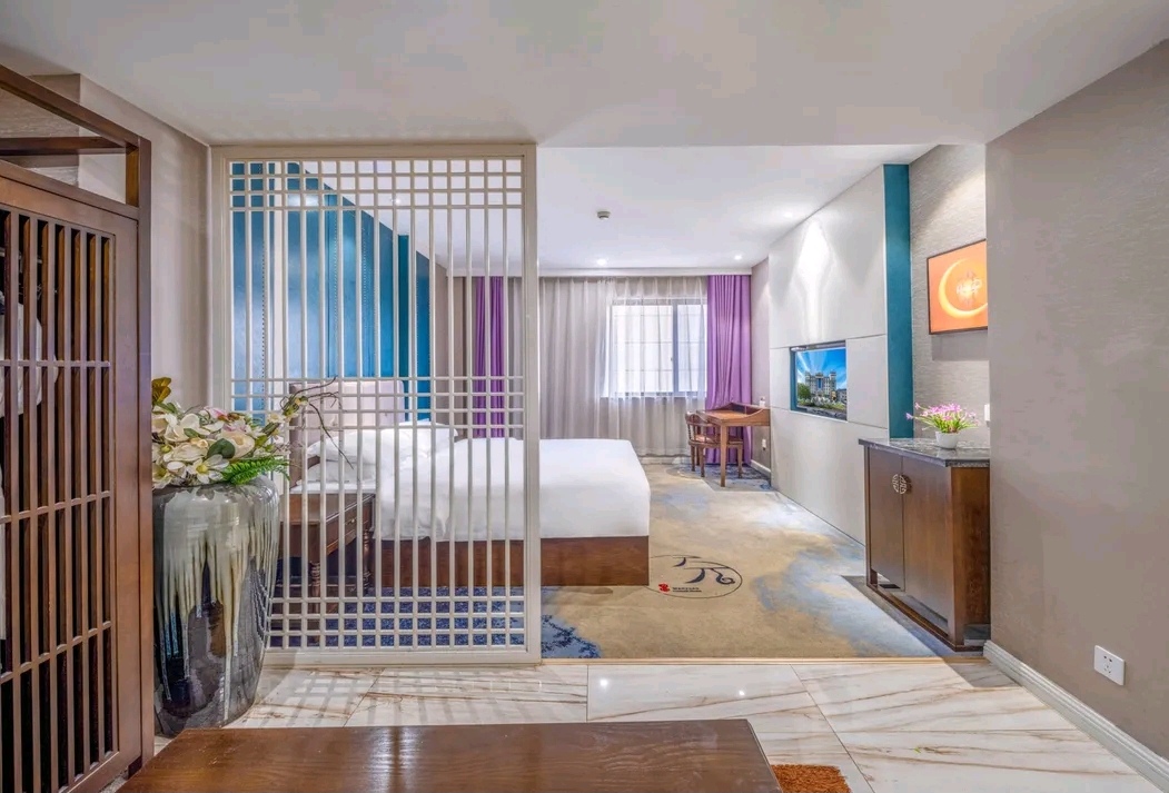 Super Comfortable Sleep Double Bed Room With Seating Area And Lcd Tv