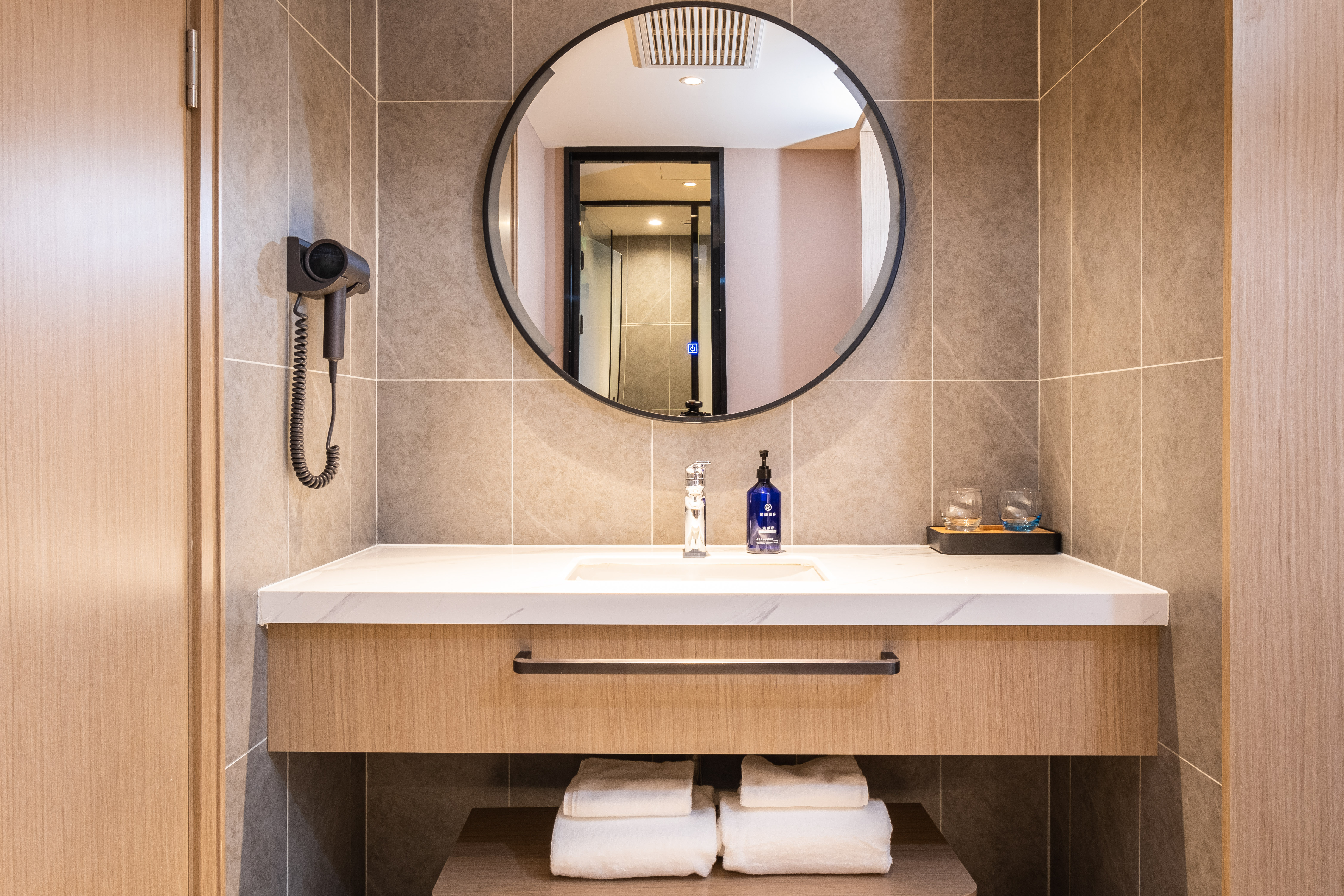 套房（超大空间+棋牌娱乐+乐享豪华）