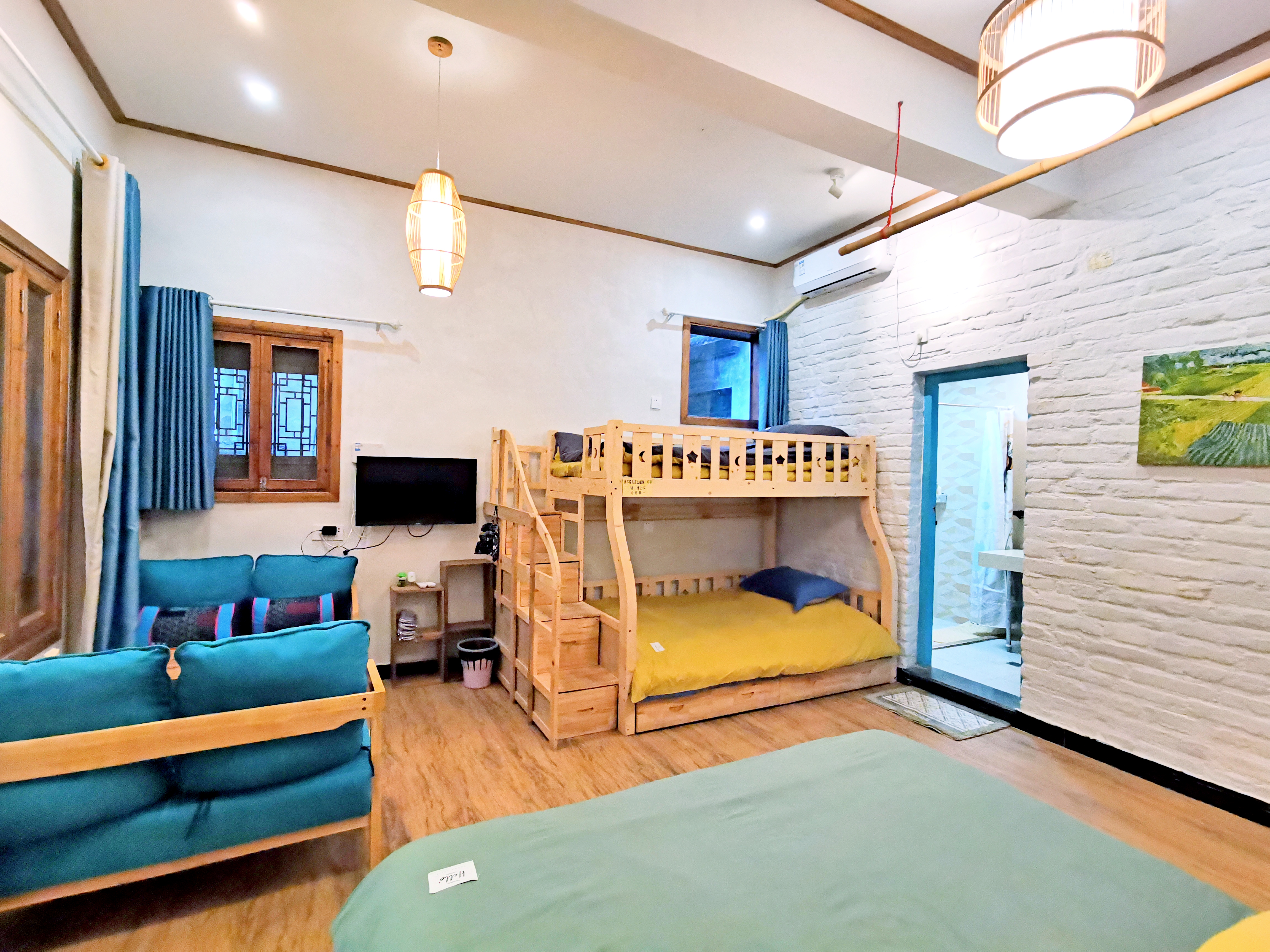 Bi'An Waterfront Garden Family Room