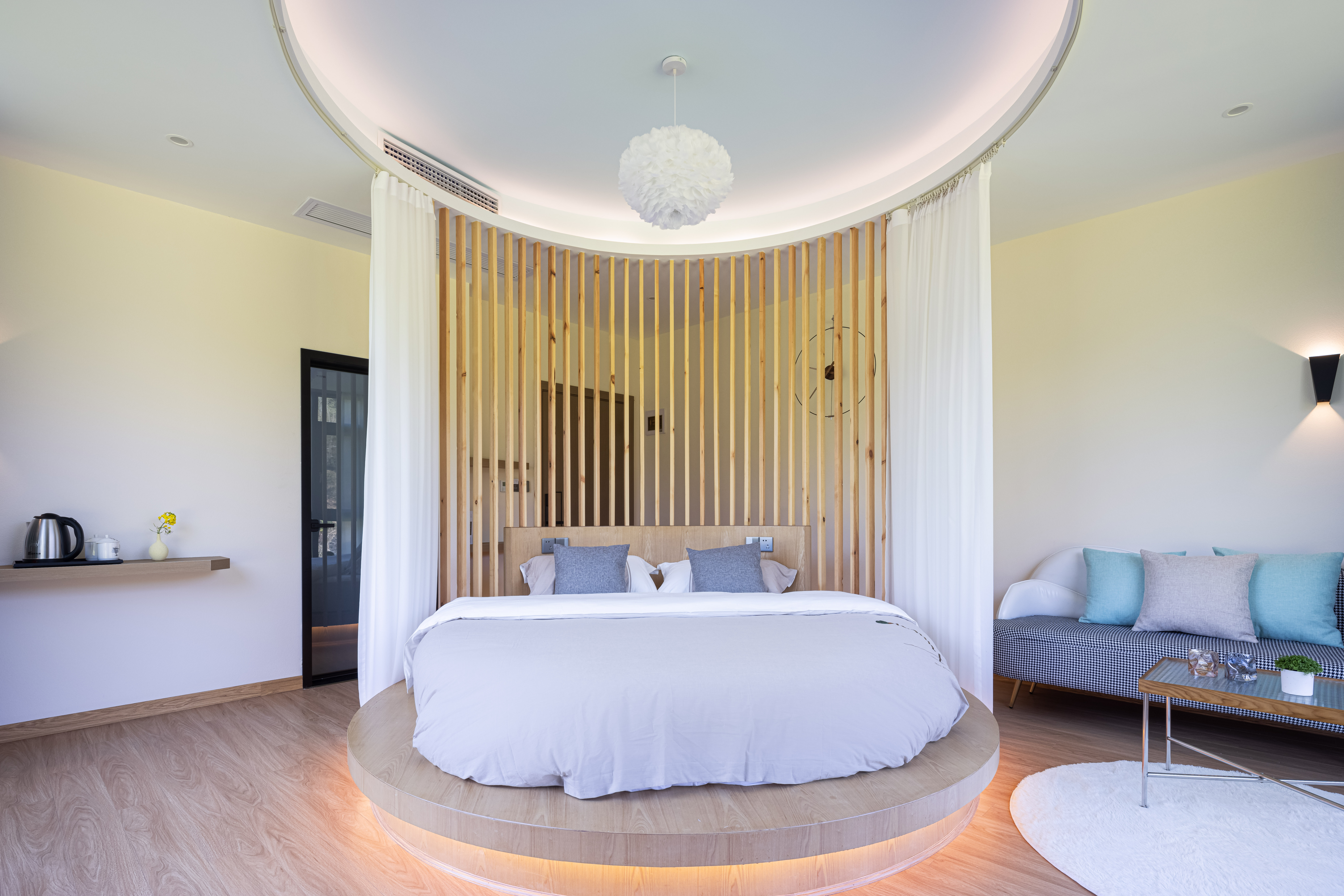 Wan Xia Scenic Round Bed Room With 180 ° View, Smart Toilet, Electric Curtains, And View Of Canola Flowers From Bed