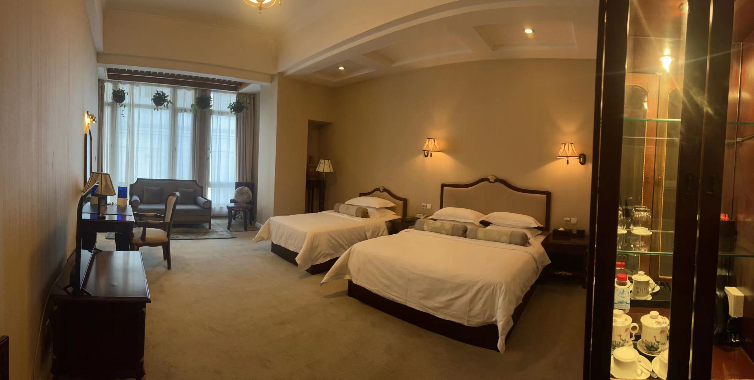 悦享洋楼式超挑高三人间